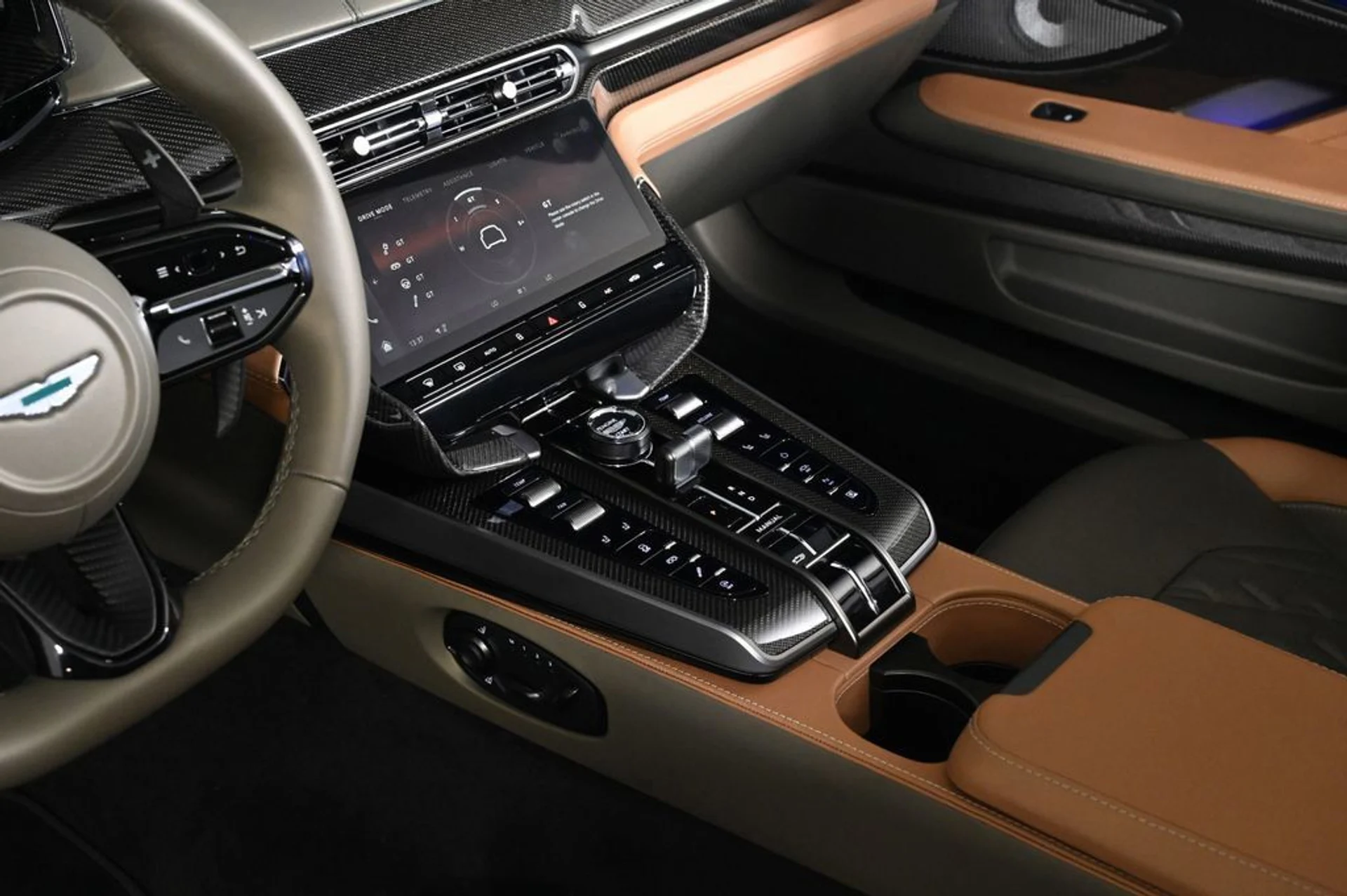 mph012_1058496145_new_2026_aston_martin_vanquish_volante_11350_22992982_13_1024_2906f860a0