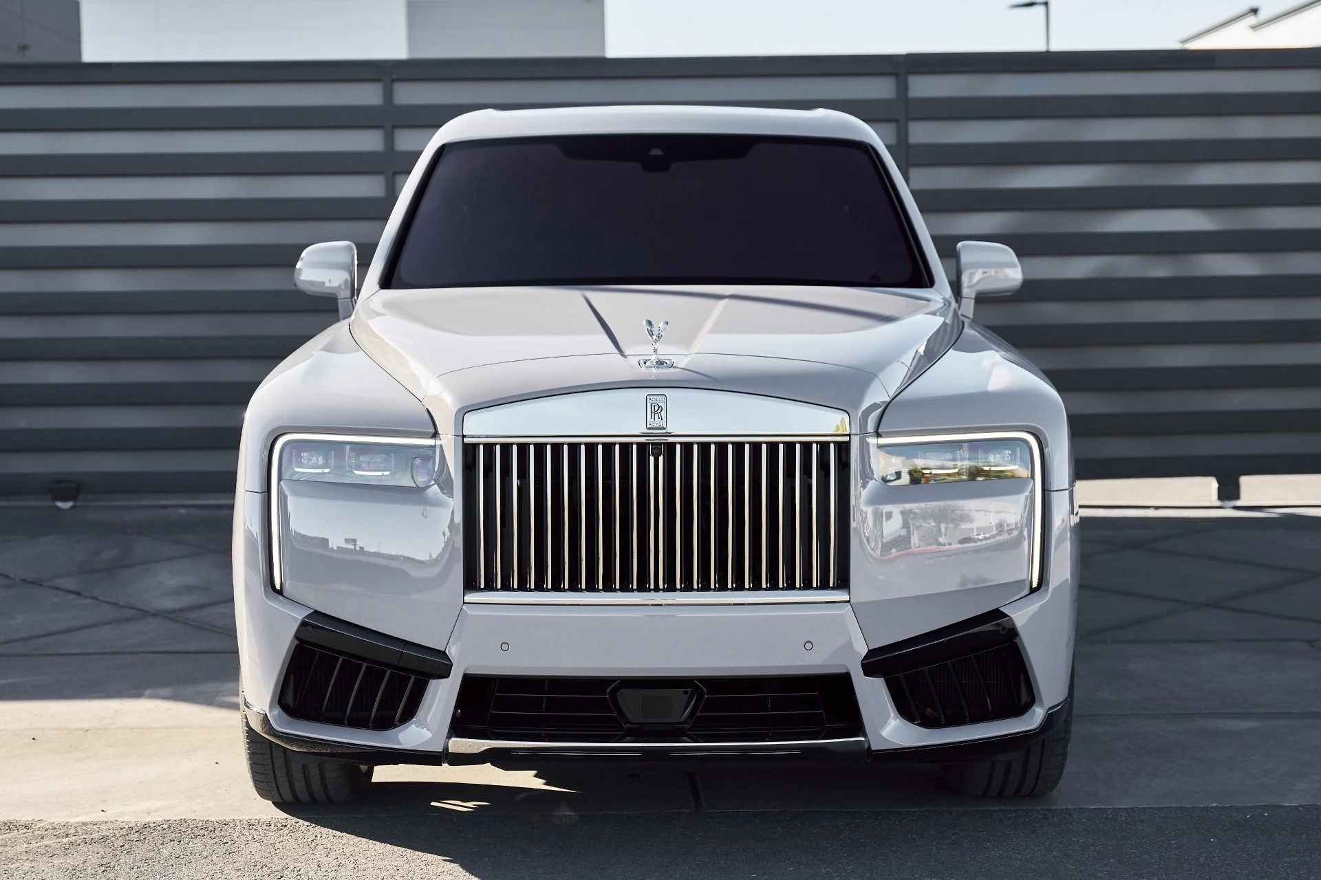 mph012_1062084118_Used_2025_Rolls_Royce_Cullinan_Base_1767668694_abebd0a8df