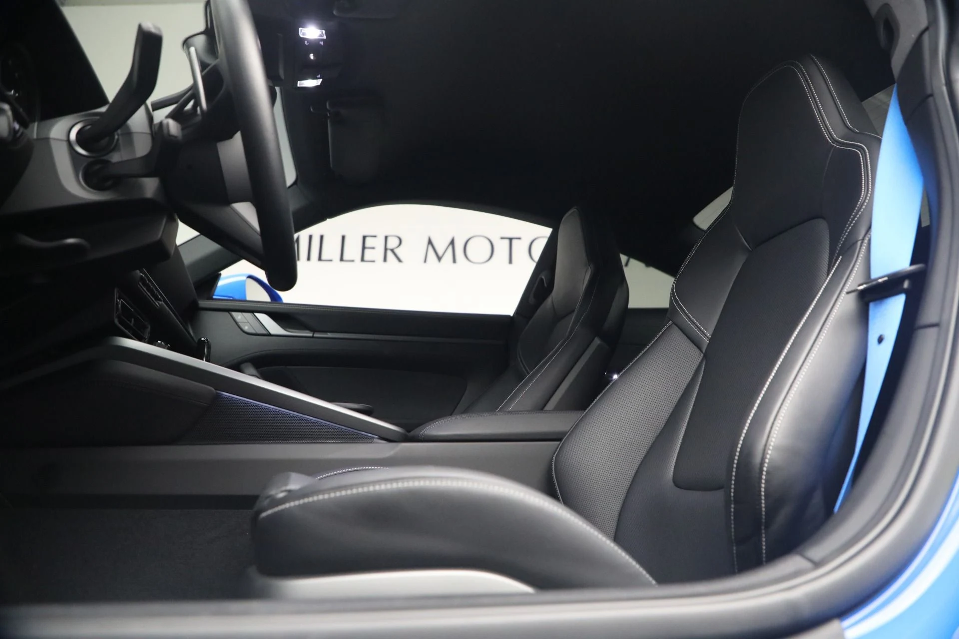 mph012_1063888700_Used_2024_Porsche_911_Carrera_1766252332_9254a2b737