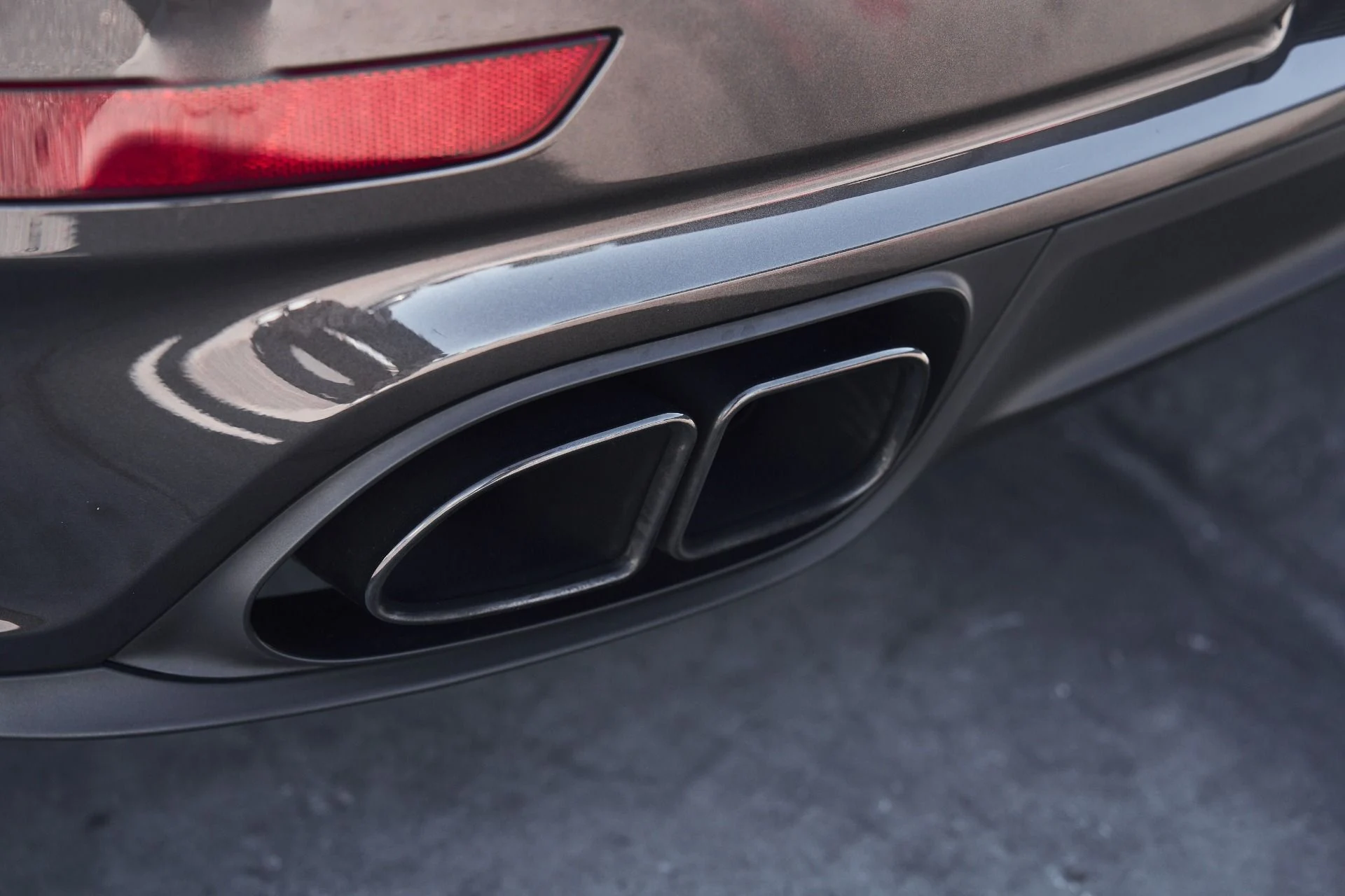 mph012_1069939170_Used_2015_Porsche_911_Turbo_S_1759451659_9c6fc4998d