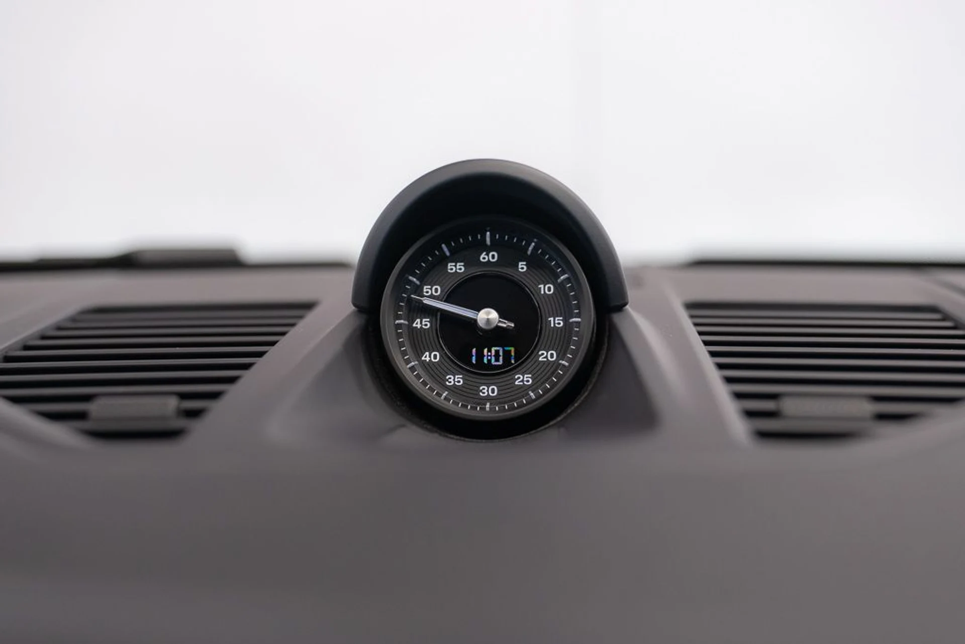 mph012_1070925368_porsche_911_2025_jpg_v_1776180195_30f7d1d50e