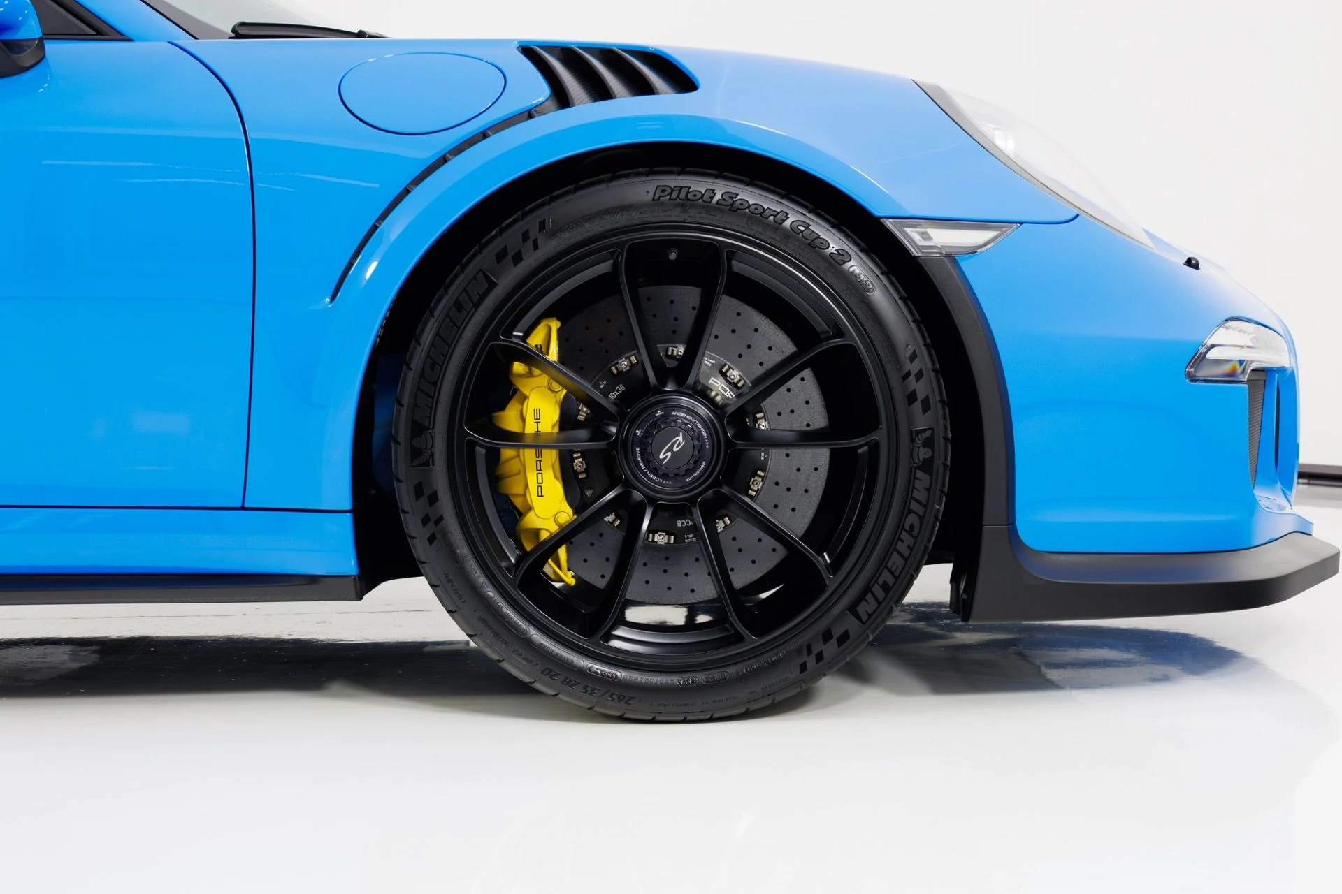 mph012_1075945557_Used_2016_Porsche_911_GT_3_RS_1769037873_76fe191703