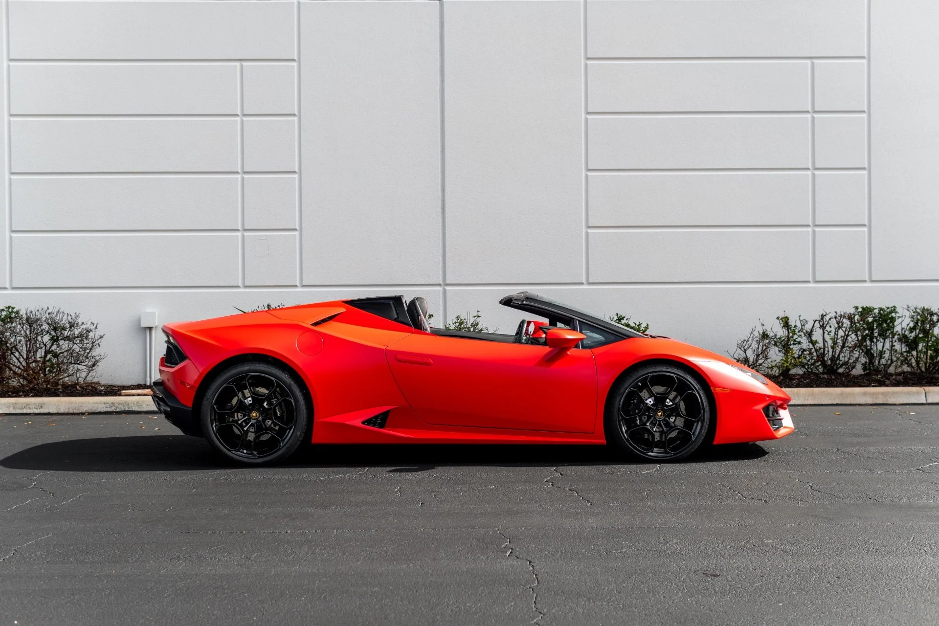 mph012_1078675062_Used_2018_Lamborghini_Huracan_LP_580_2_Spyder_1766443768_3c35b1ff5a