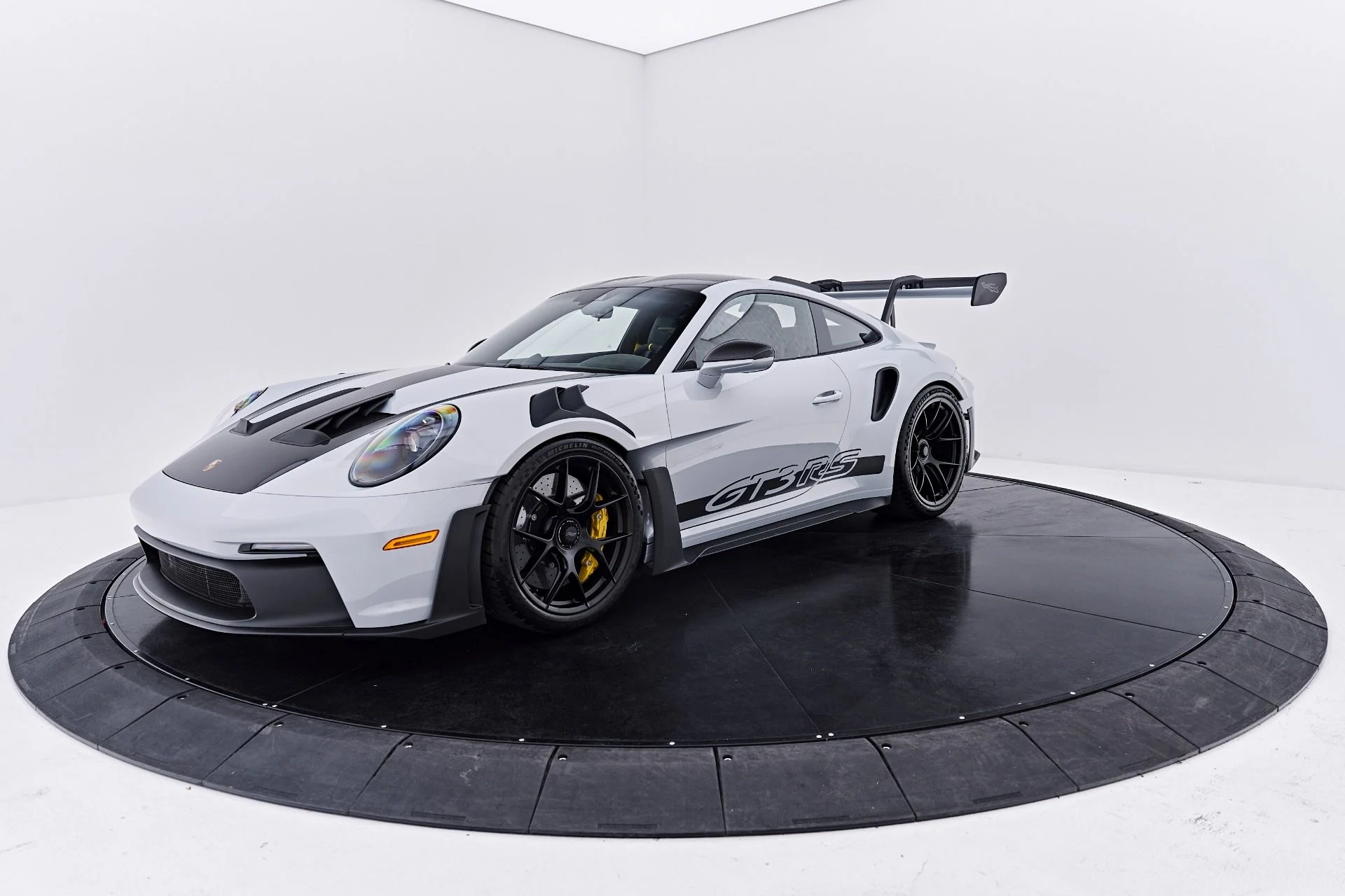 mph012_1088424099_Used_2025_Porsche_911_GT_3_RS_1790364094_a95960fe51