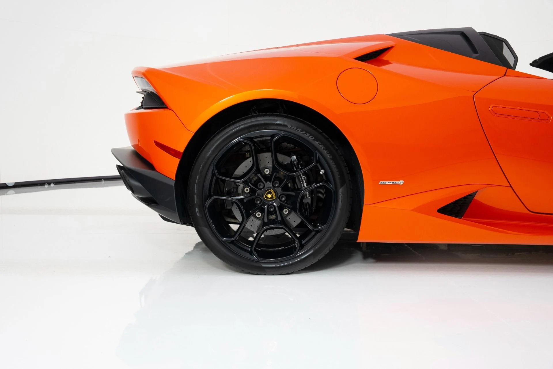 mph012_1090882065_Used_2016_Lamborghini_Huracan_LP_610_4_Spyder_1744241490_9115de452e