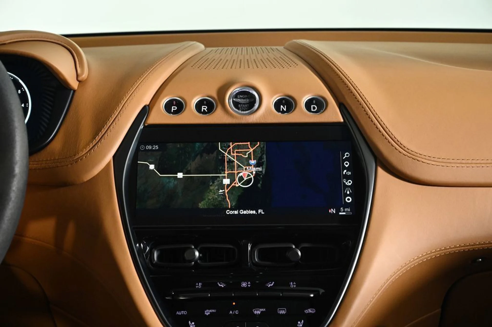 mph012_109466374_used_2023_aston_martin_dbx_707_11350_23035484_13_1024_65aa98cad6