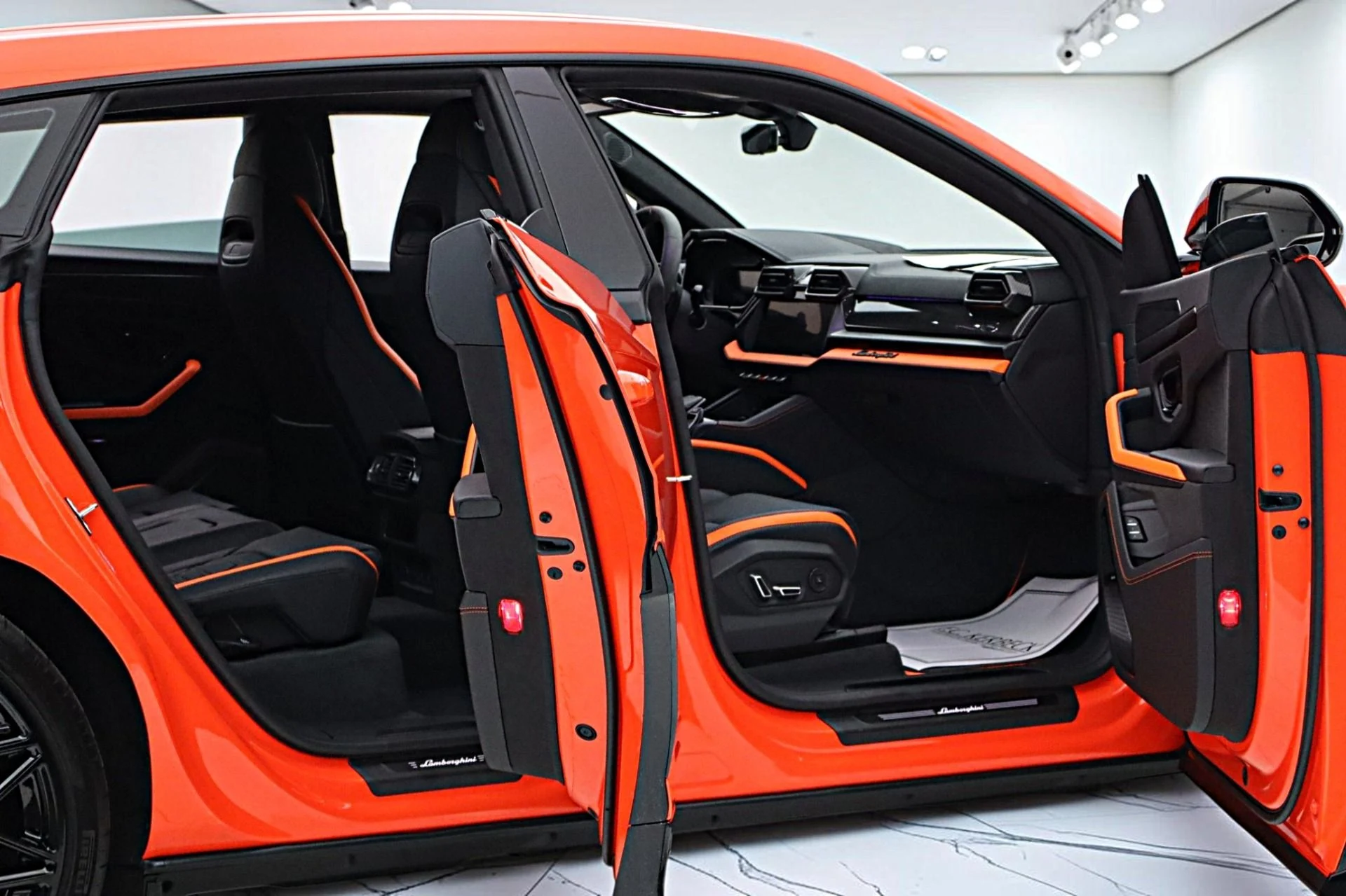 mph012_1095175912_Used_2025_Lamborghini_Urus_SELEASE_OPTIONS_AVAILABLE_3ffa3abbf0