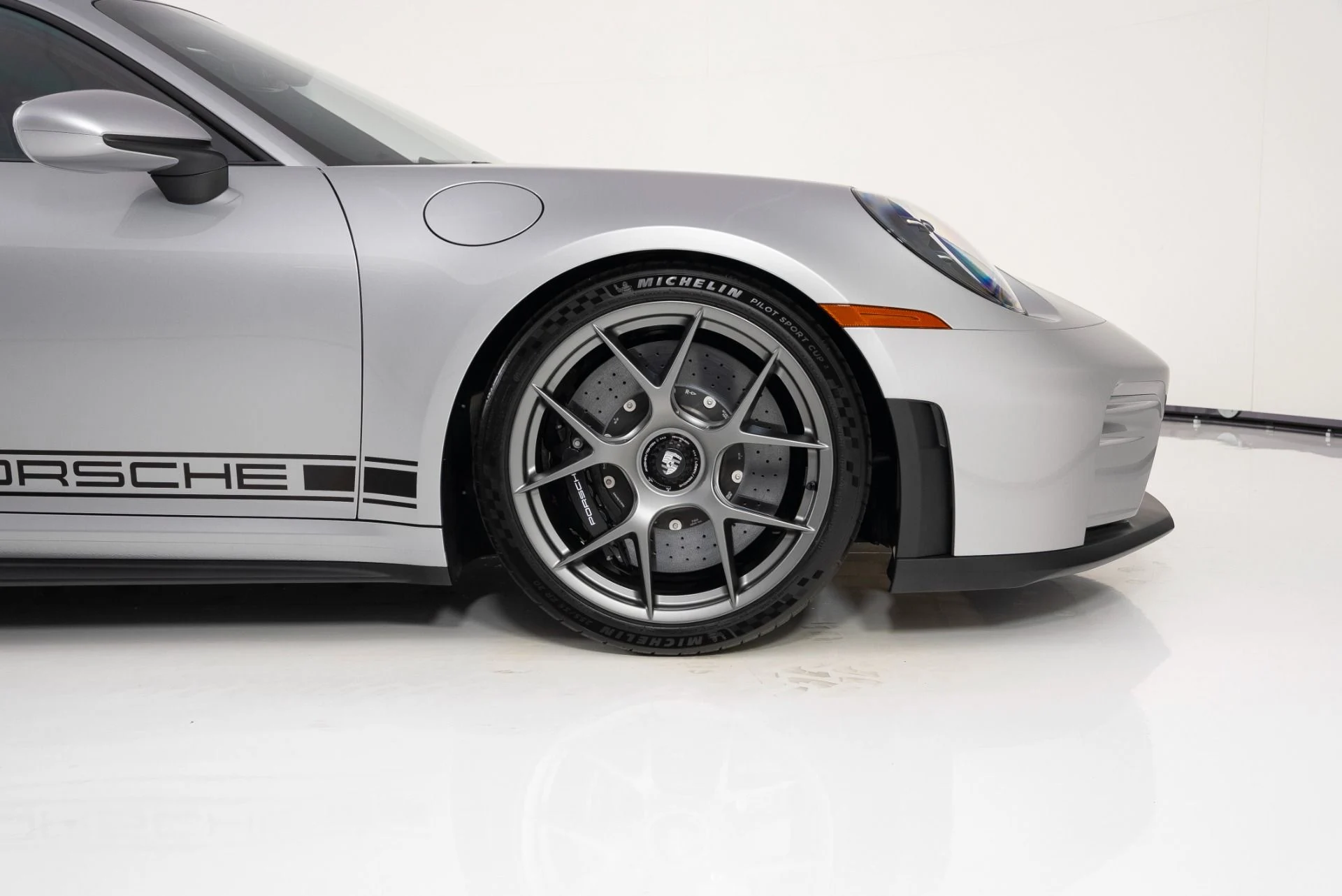 mph012_1099249404_Used_2025_Porsche_911_GT_3_Touring_1758929789_0933033a76