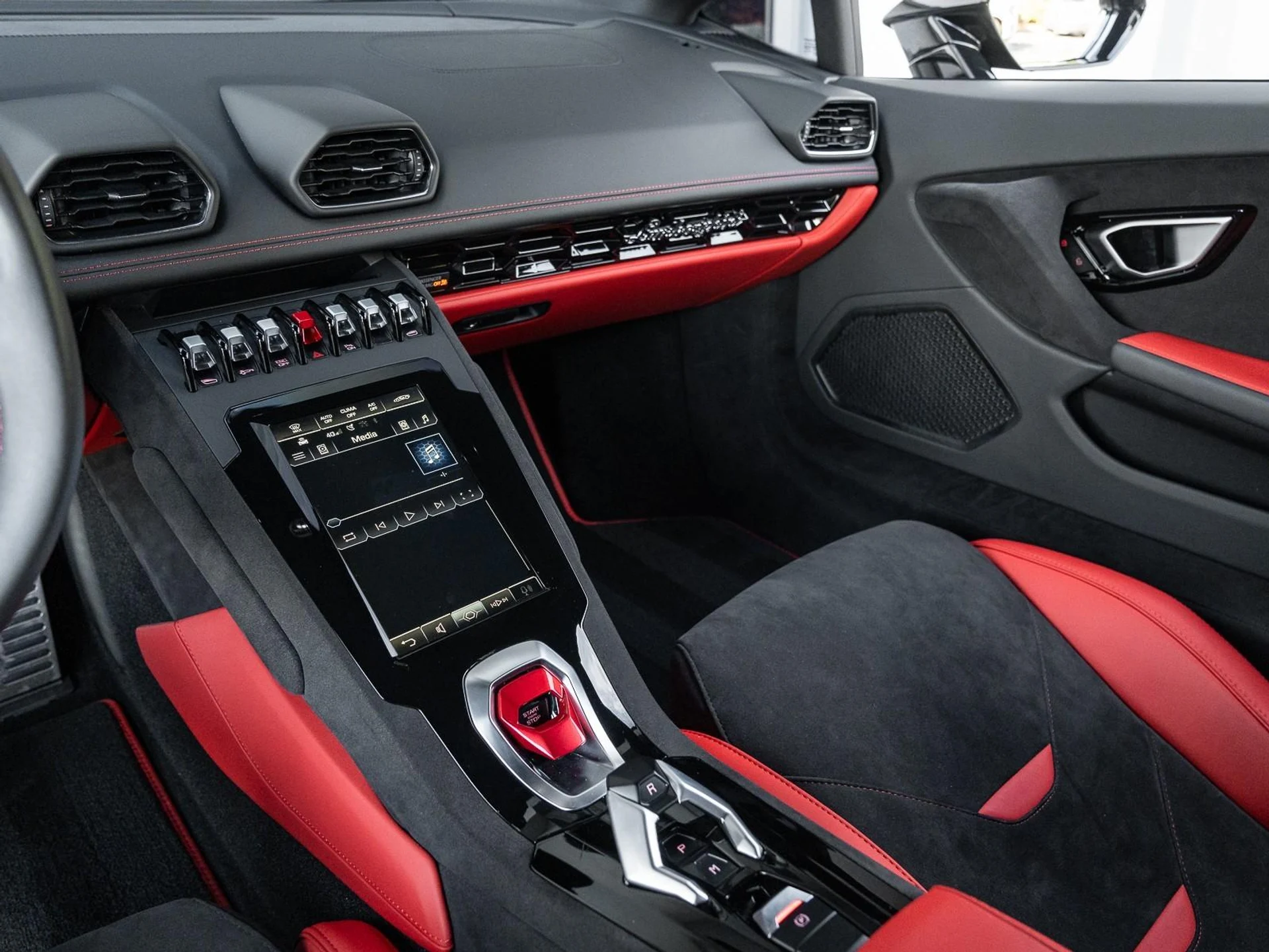 mph012_1099571887_Used_2024_Lamborghini_Huracan_Tecnica_1766091969_866206f4e6