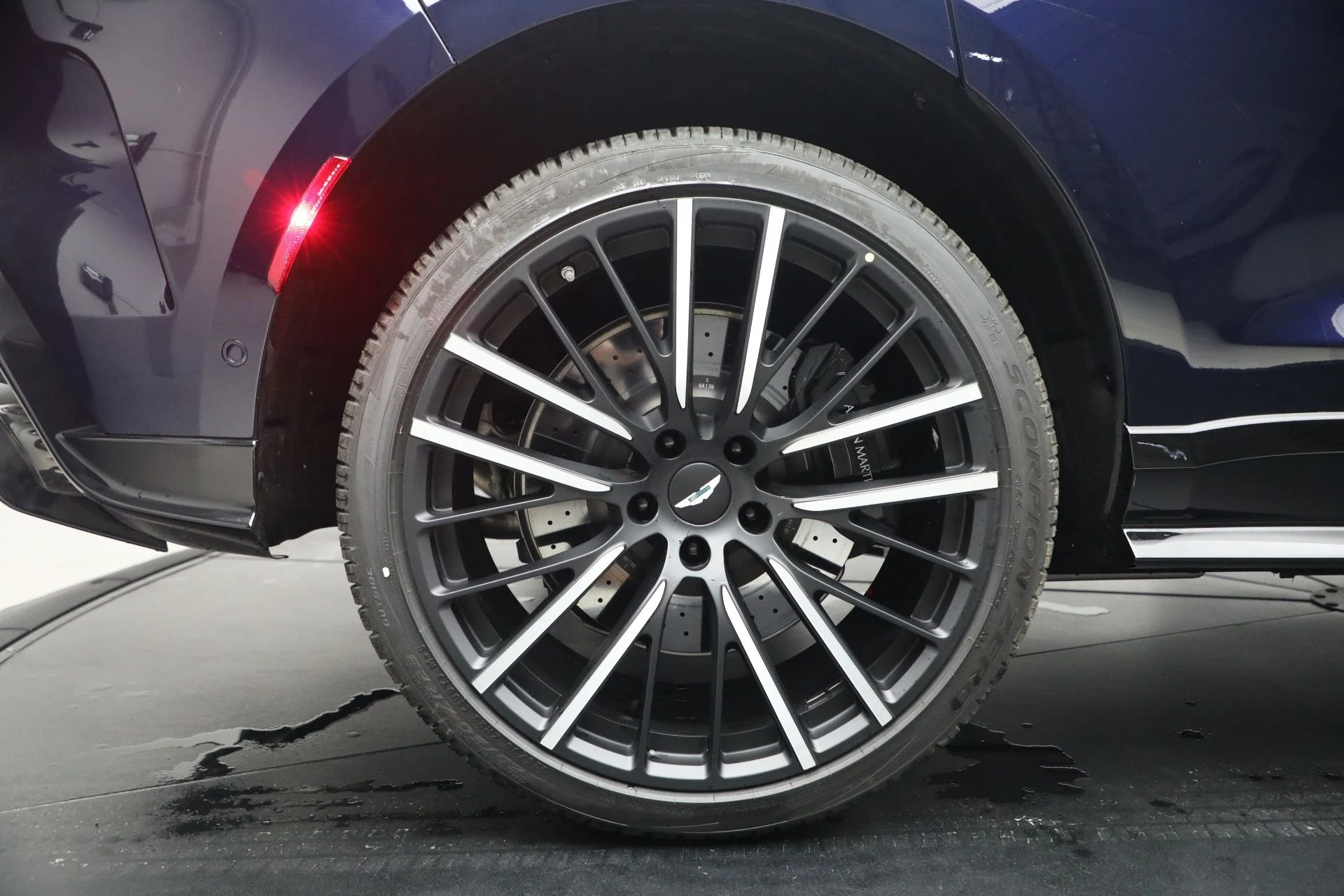 mph012_1099908187_New_2026_Aston_Martin_DBX_S_1767980998_feb02714ca