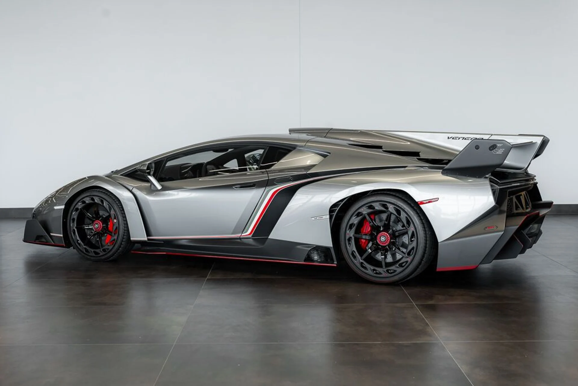 mph012_1102518400_lamborghini_veneno_2014_jpg_v_1779988126_cb90cb6c00
