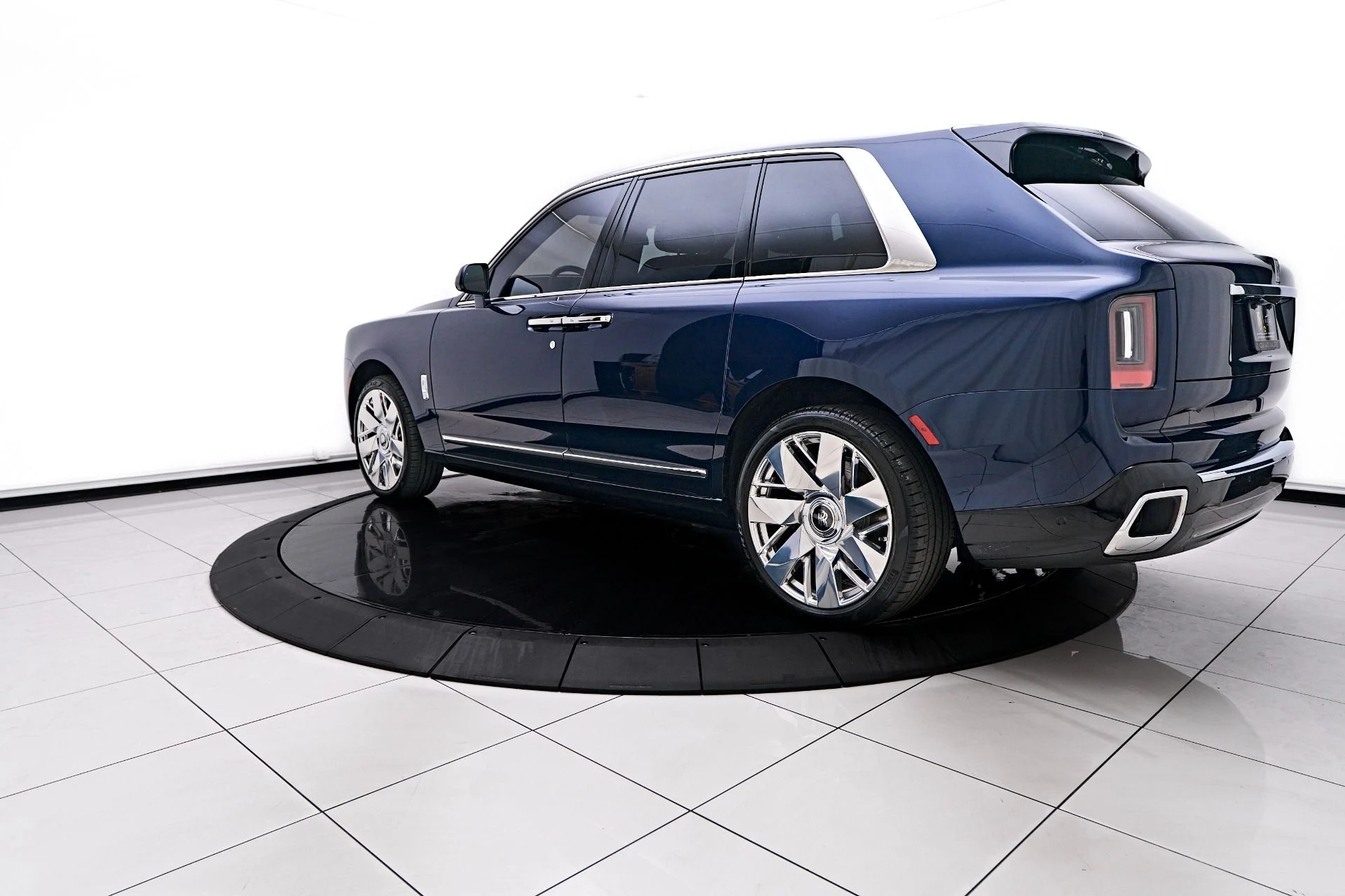 mph012_111754385_Used_2025_Rolls_Royce_Cullinan_Base_1755895153_fdd0156326