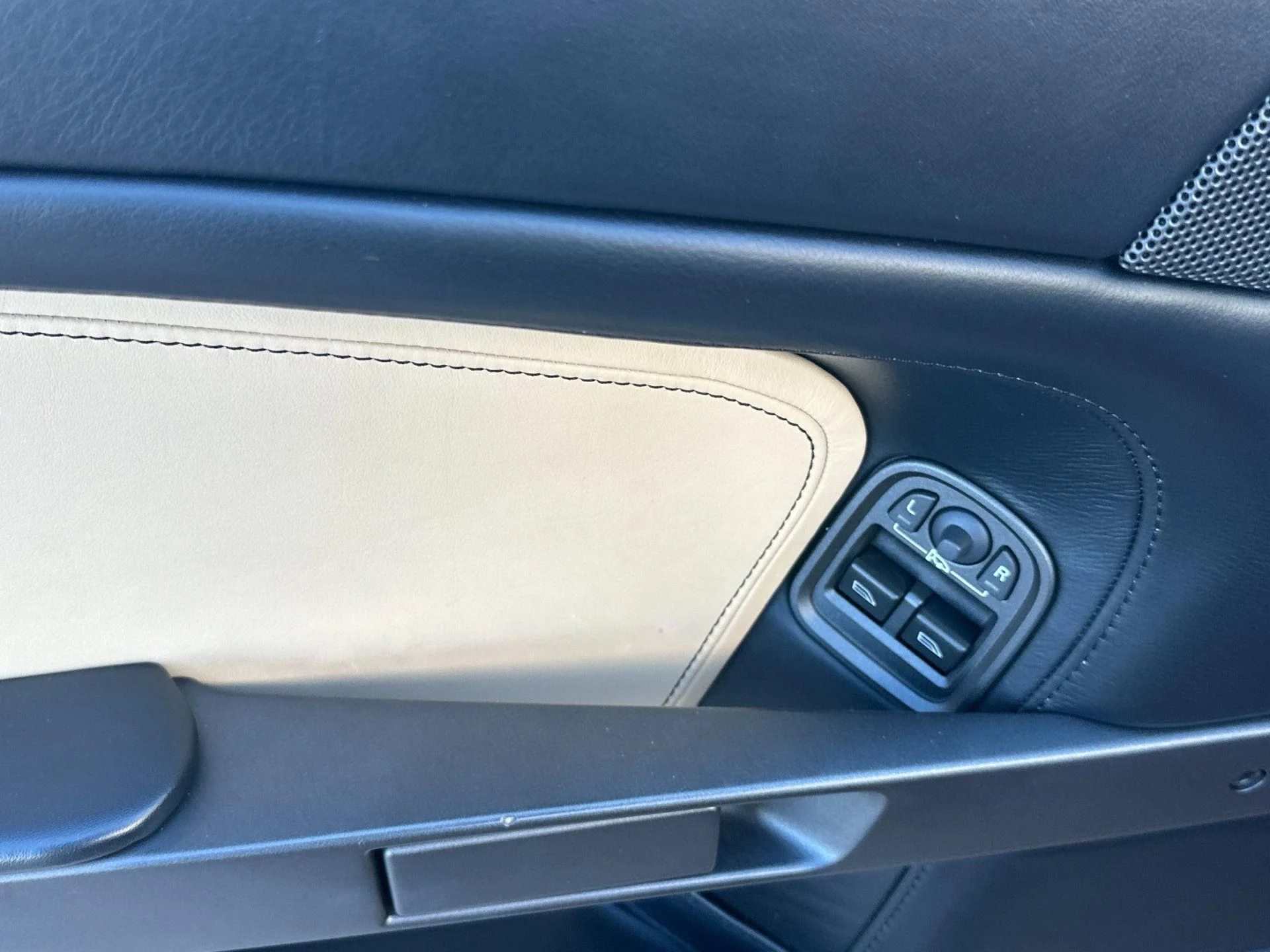 mph012_1120909290_Used_2008_Aston_Martin_V8_Vantage_1_owner_super_low_miles_1773407822_dc5a7976d2