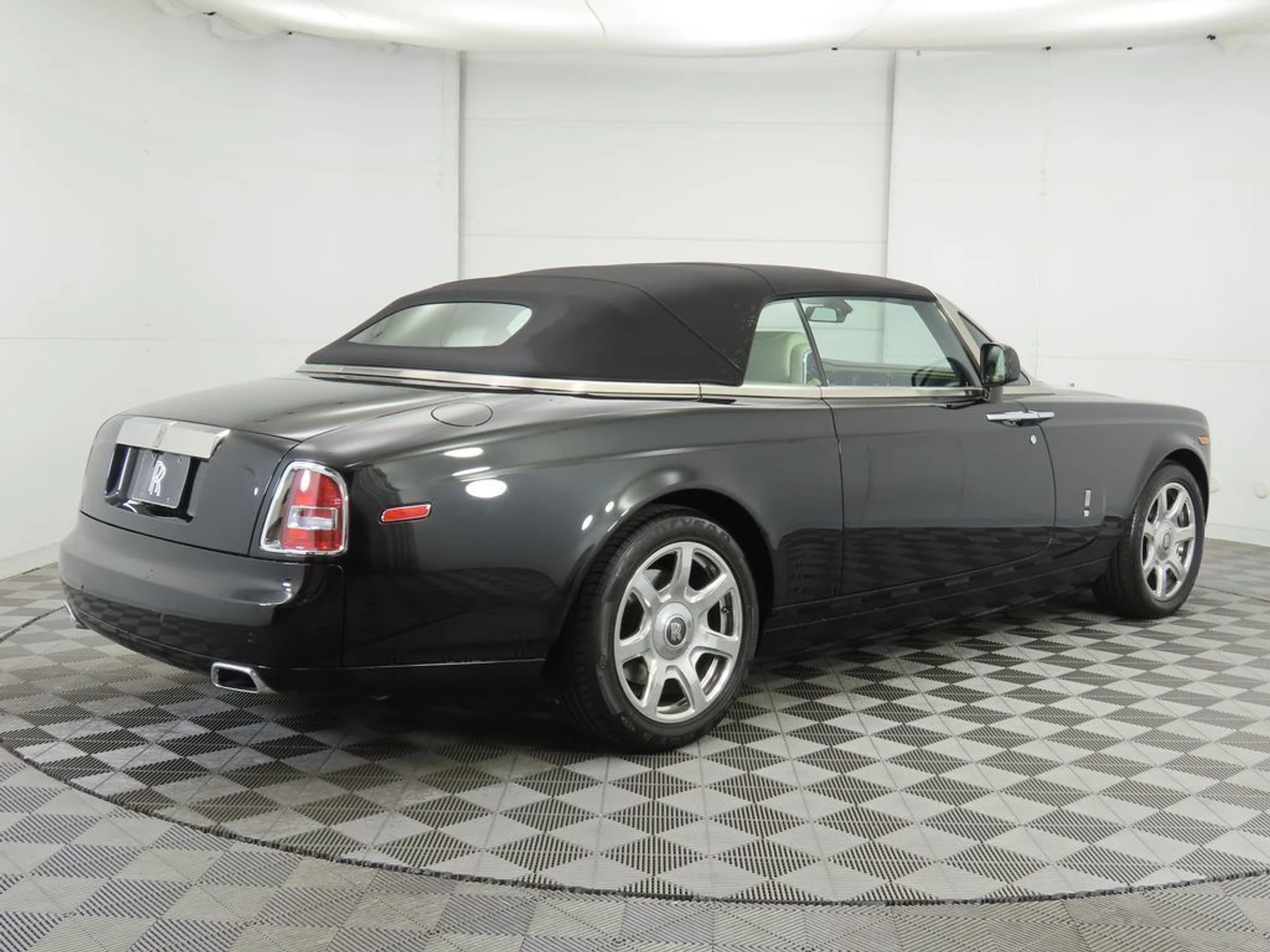mph012_1123566266_used_2012_rolls_royce_phantom_coupe_2drdrophead_8119_22959977_13_1024_36d61242cf