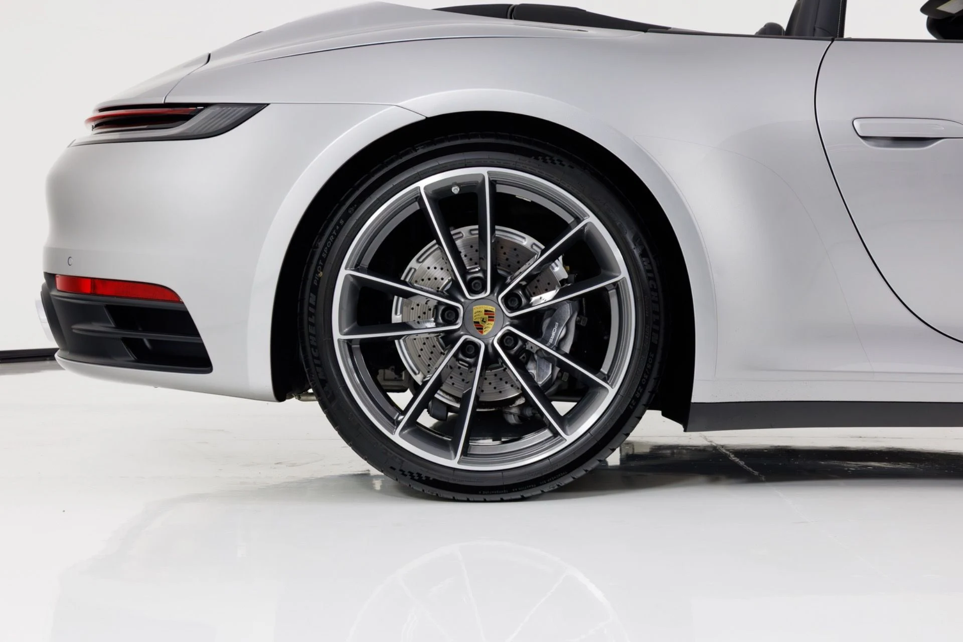 mph012_1126628897_Used_2022_Porsche_911_Carrera_1773941180_be60c51047