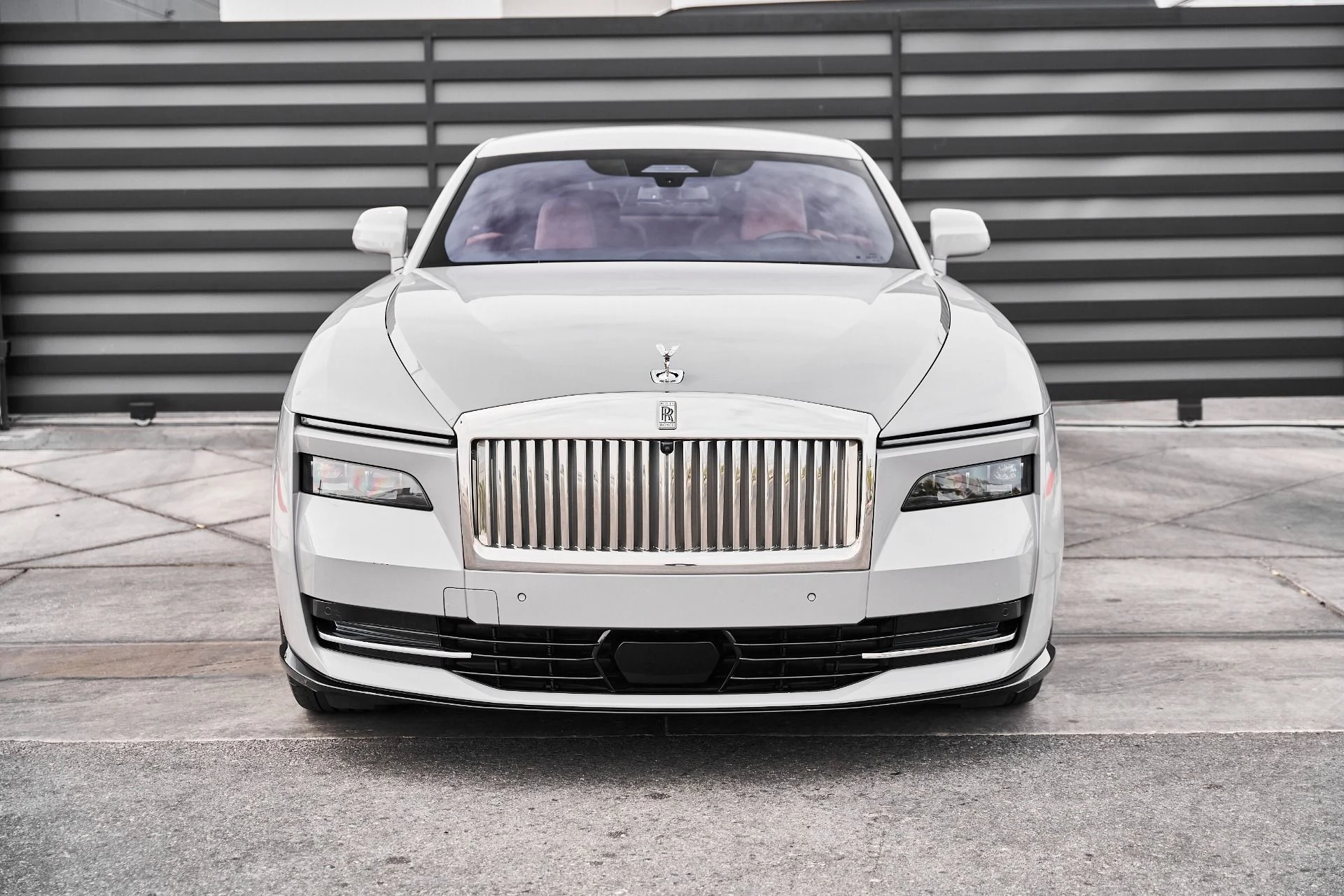 mph012_1128238836_Used_2025_Rolls_Royce_Spectre_Base_1775928252_95126af3c7