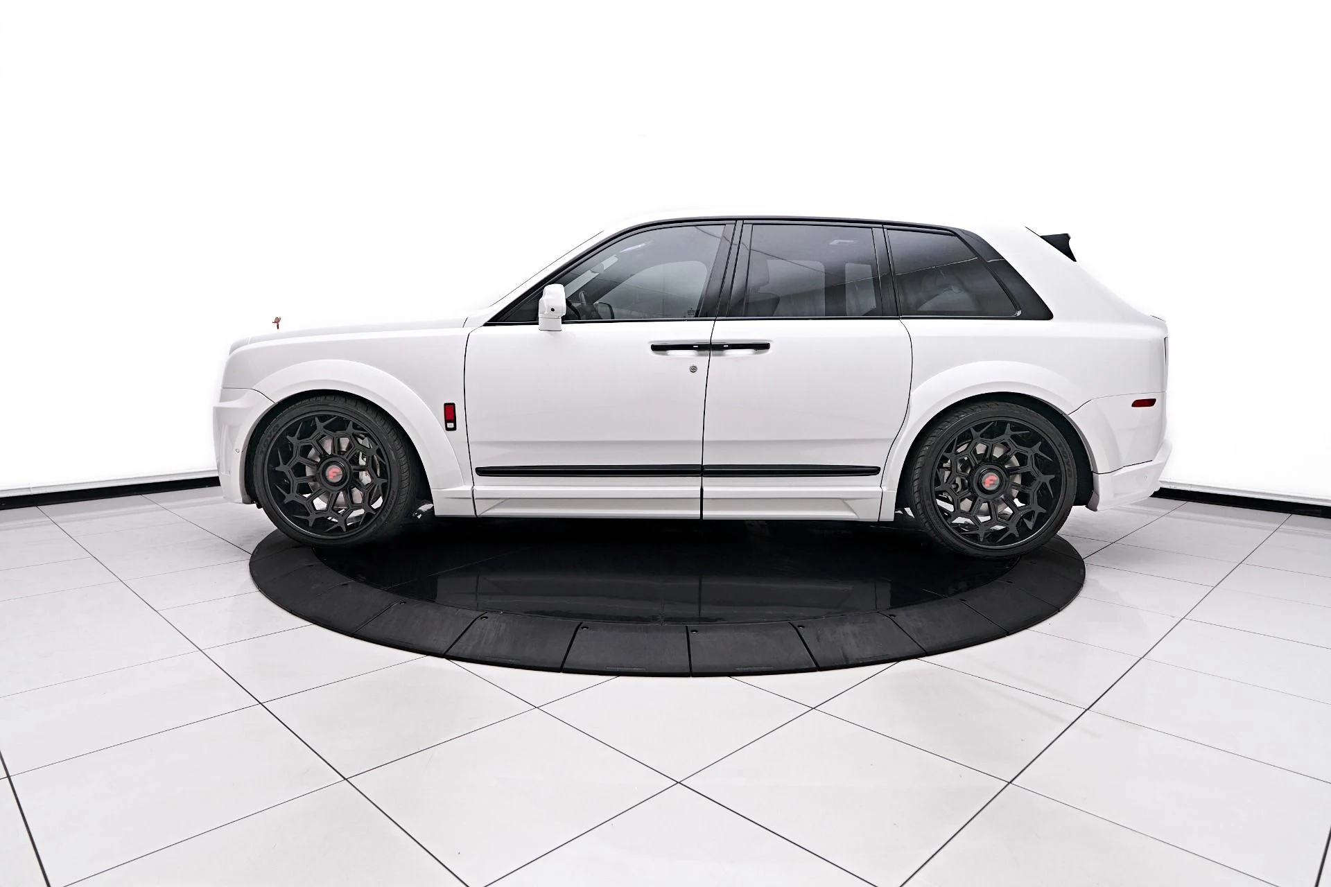 mph012_1134475405_Used_2021_Rolls_Royce_Cullinan_1753389372_911a5bddf5
