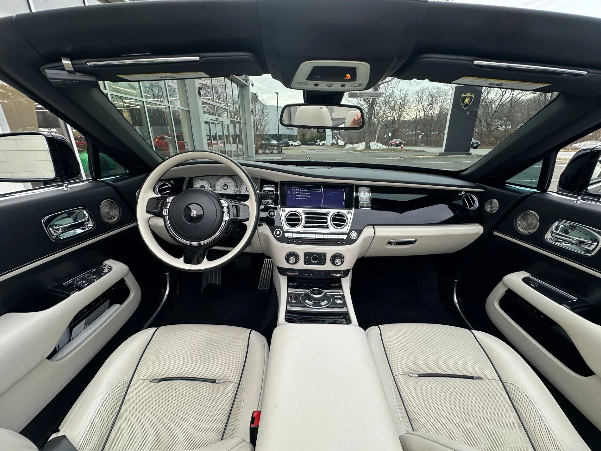 mph012_1139838735_Used_2018_Rolls_Royce_Dawn_1773697547_9da7335048