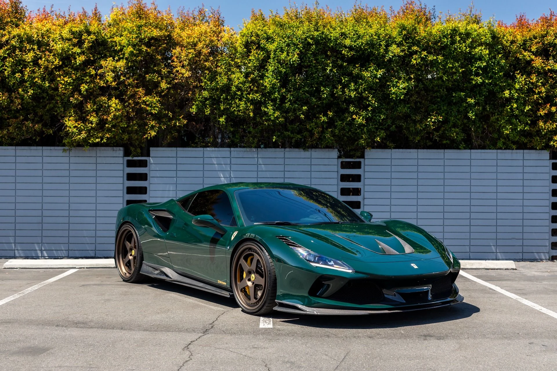 mph012_1145779971_Used_2022_Ferrari_F8_Tributo_1744415611_6e4adff21c