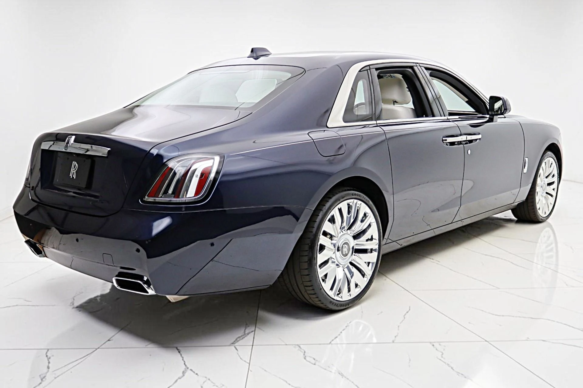 mph012_1149944082_New_2025_Rolls_Royce_Ghost_LEASE_OPTIONS_AVAILABLE_671973b5ae