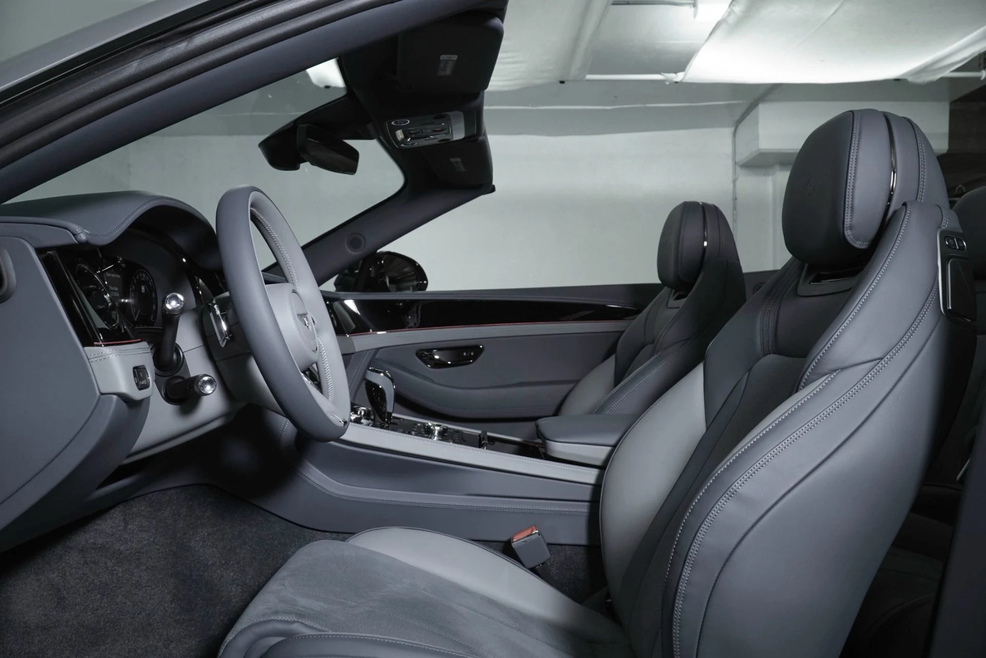 mph012_1151786861_New_2026_Bentley_Continental_GTC_S_1779813414_f5dfa75bc7