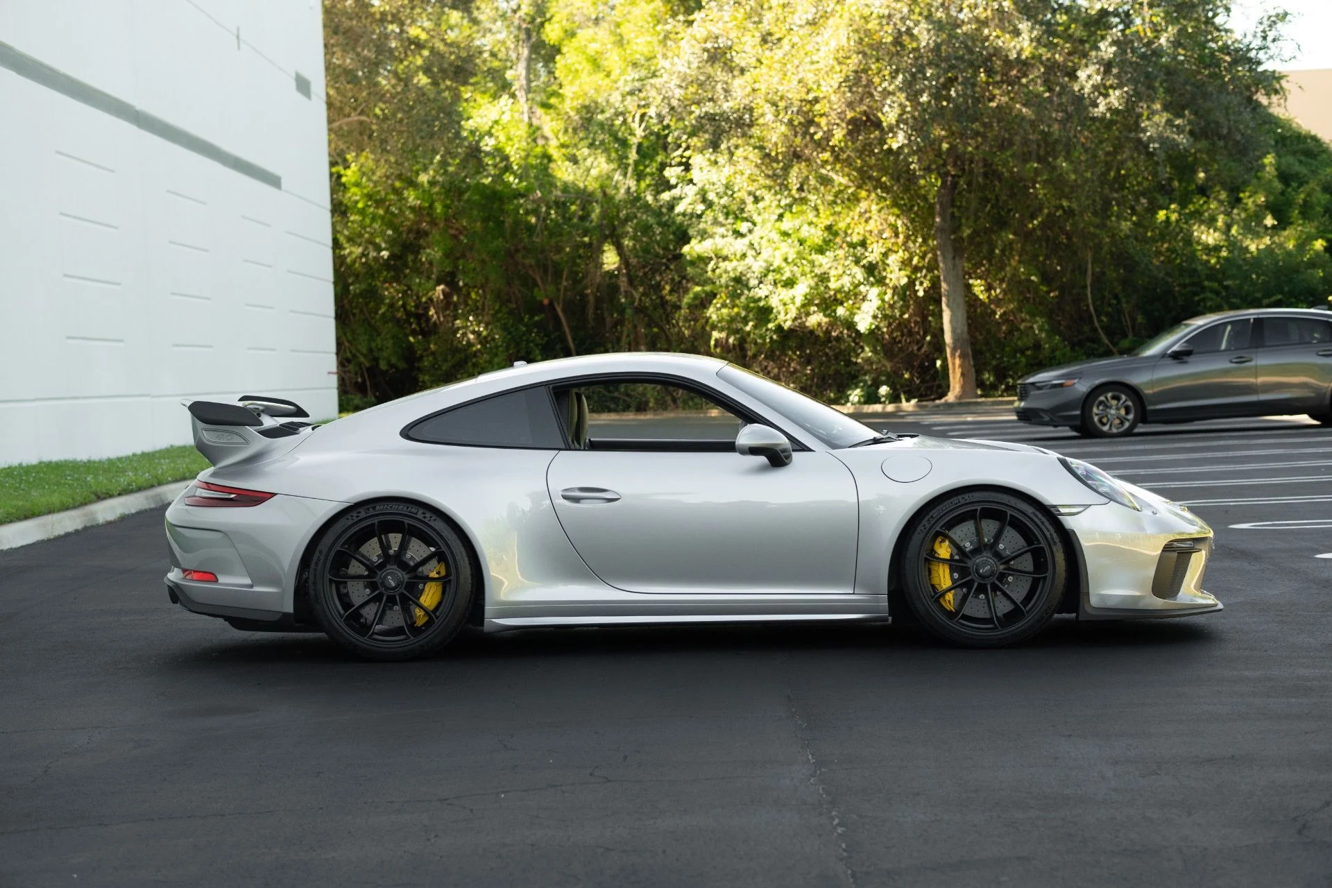 mph012_1154976506_Used_2018_Porsche_911_GT_3_1761946041_ea08175cee