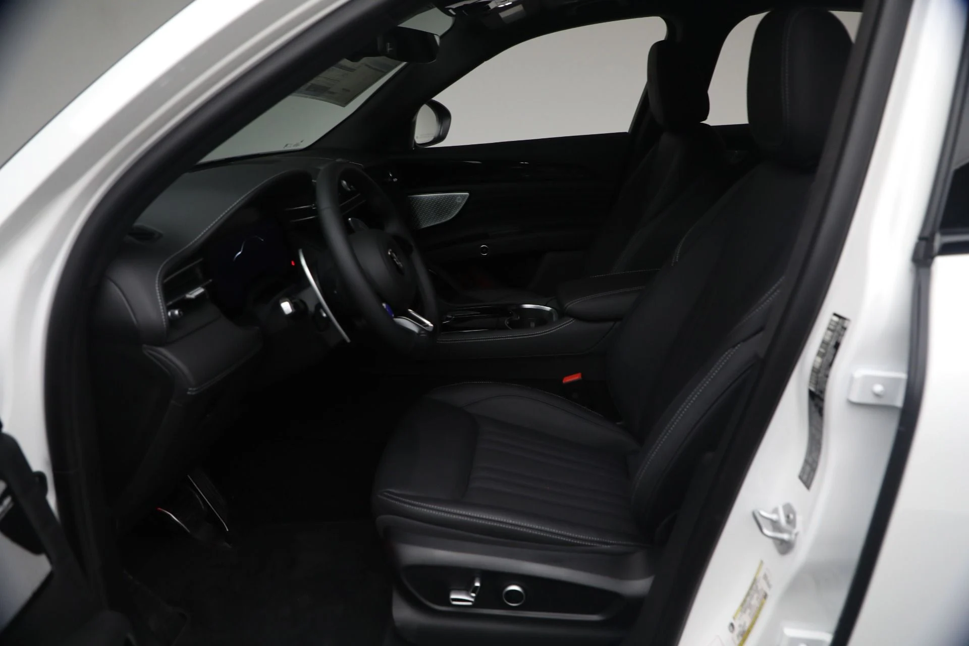 mph012_1156625795_New_2026_Maserati_Grecale_Modena_1768494462_c8bc0bbe2a