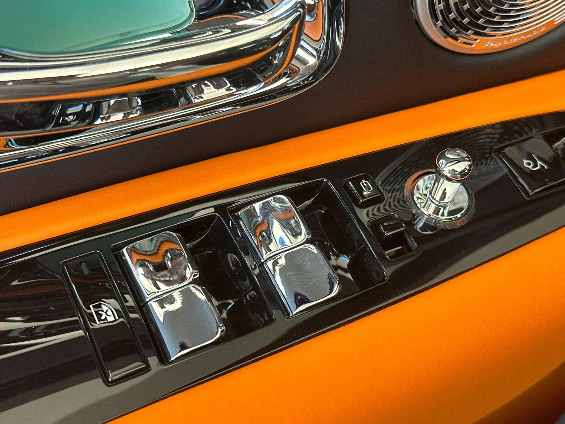 mph012_1157505321_New_2027_Rolls_Royce_Cullinan_Sport_Utility_1784105446_008a770a8f