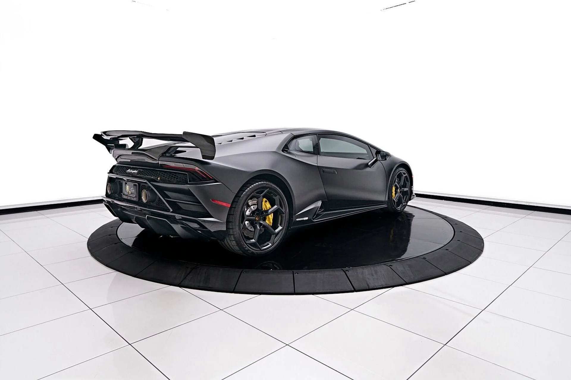 mph012_1157683945_Used_2021_Lamborghini_Huracan_EVO_Base_1742250233_f6854f3c05