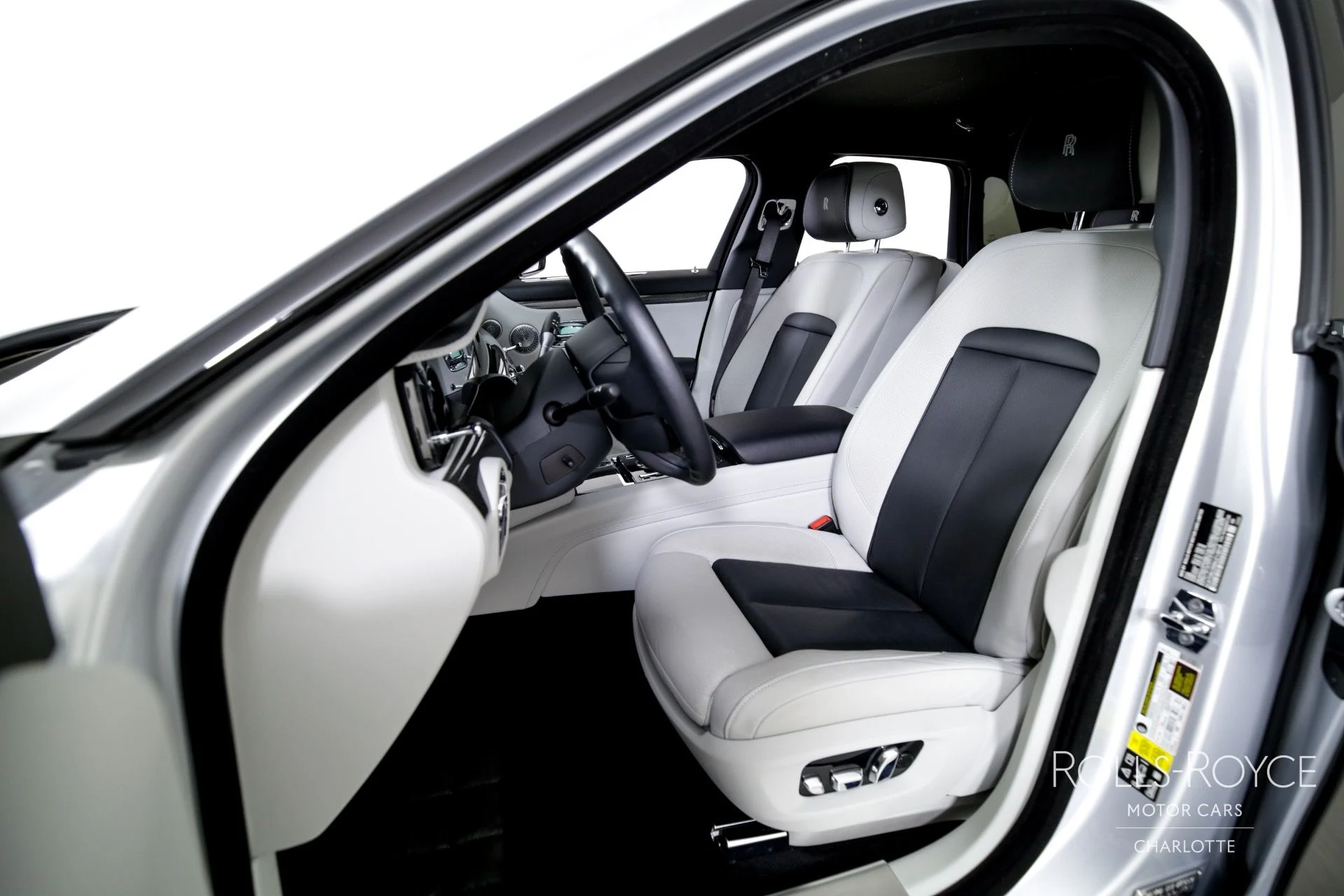 mph012_1159631038_Used_2022_Rolls_Royce_Black_Badge_Ghost_1713469373_439f92adde