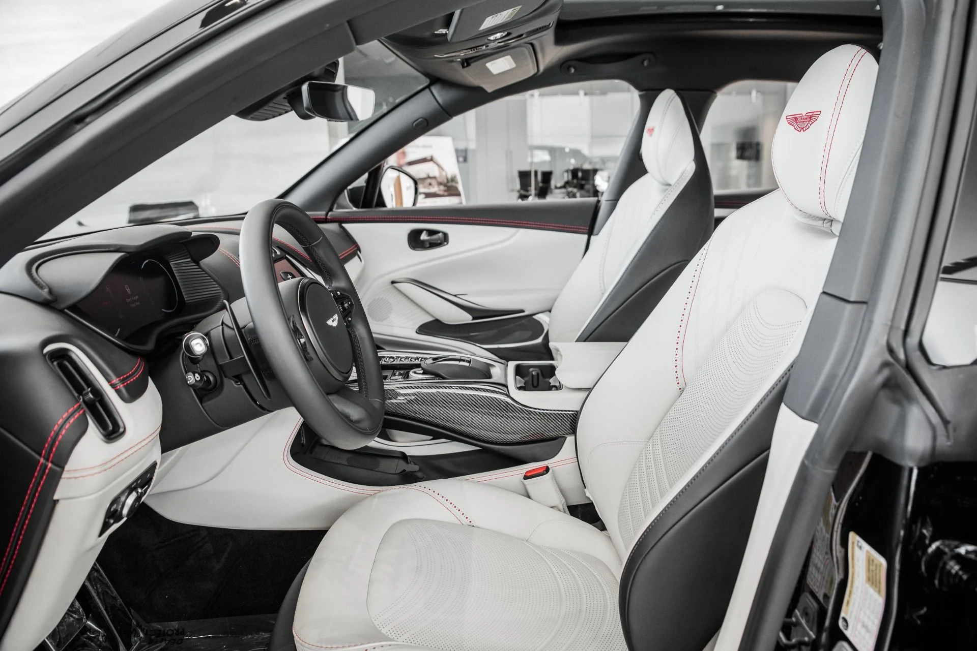 mph012_1160175666_Used_2022_Aston_Martin_DBX_550_1675796960_b5b4c9df4b