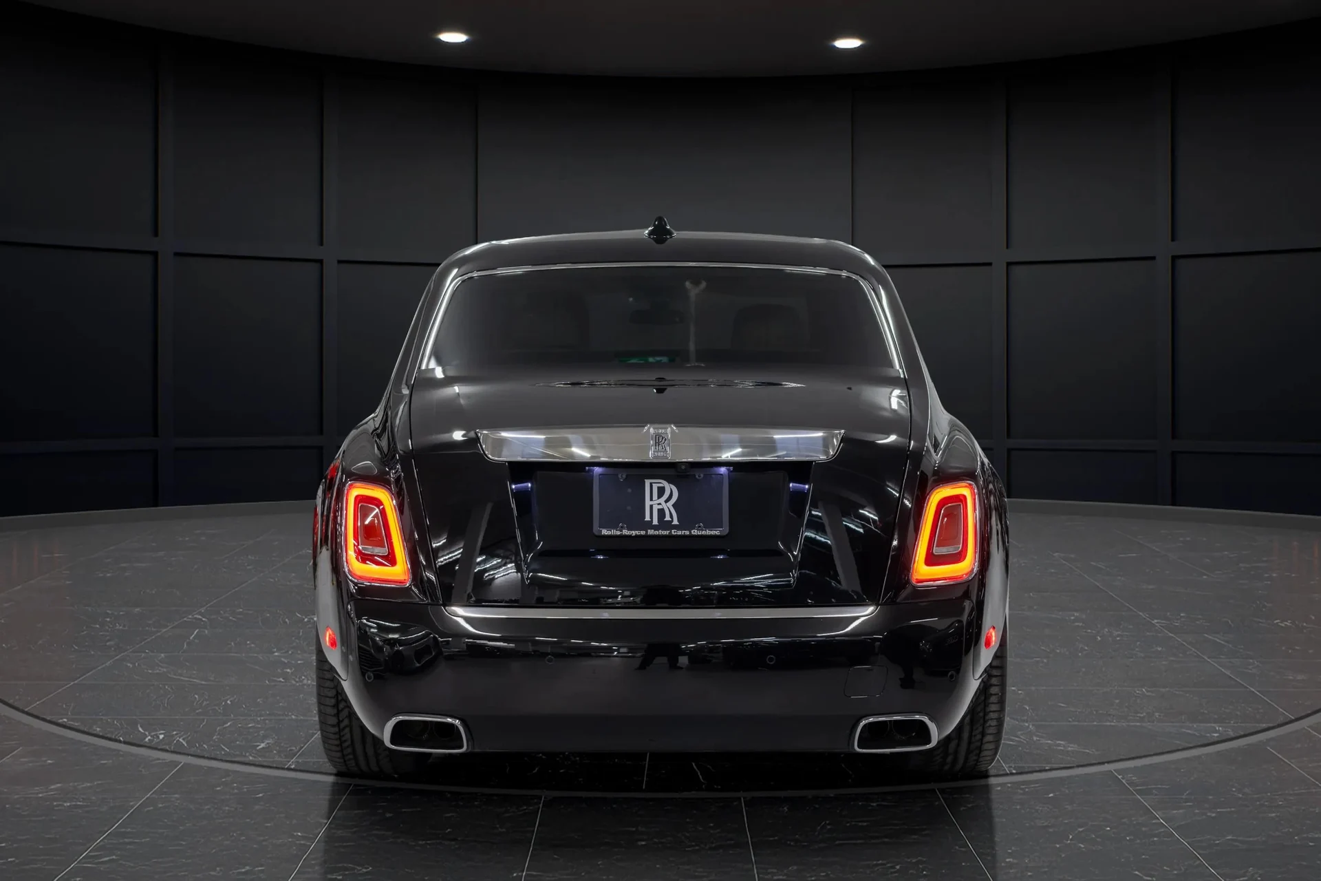 mph012_1161016664_2b72fbe1_bb8f_4b28_9a73_5da61b04bccd_202420_Rolls_Royce20_Phantom20_Extended20_Wheelbase2028_SCATT_8_C02_RU_22331429_11_febcf47b8d