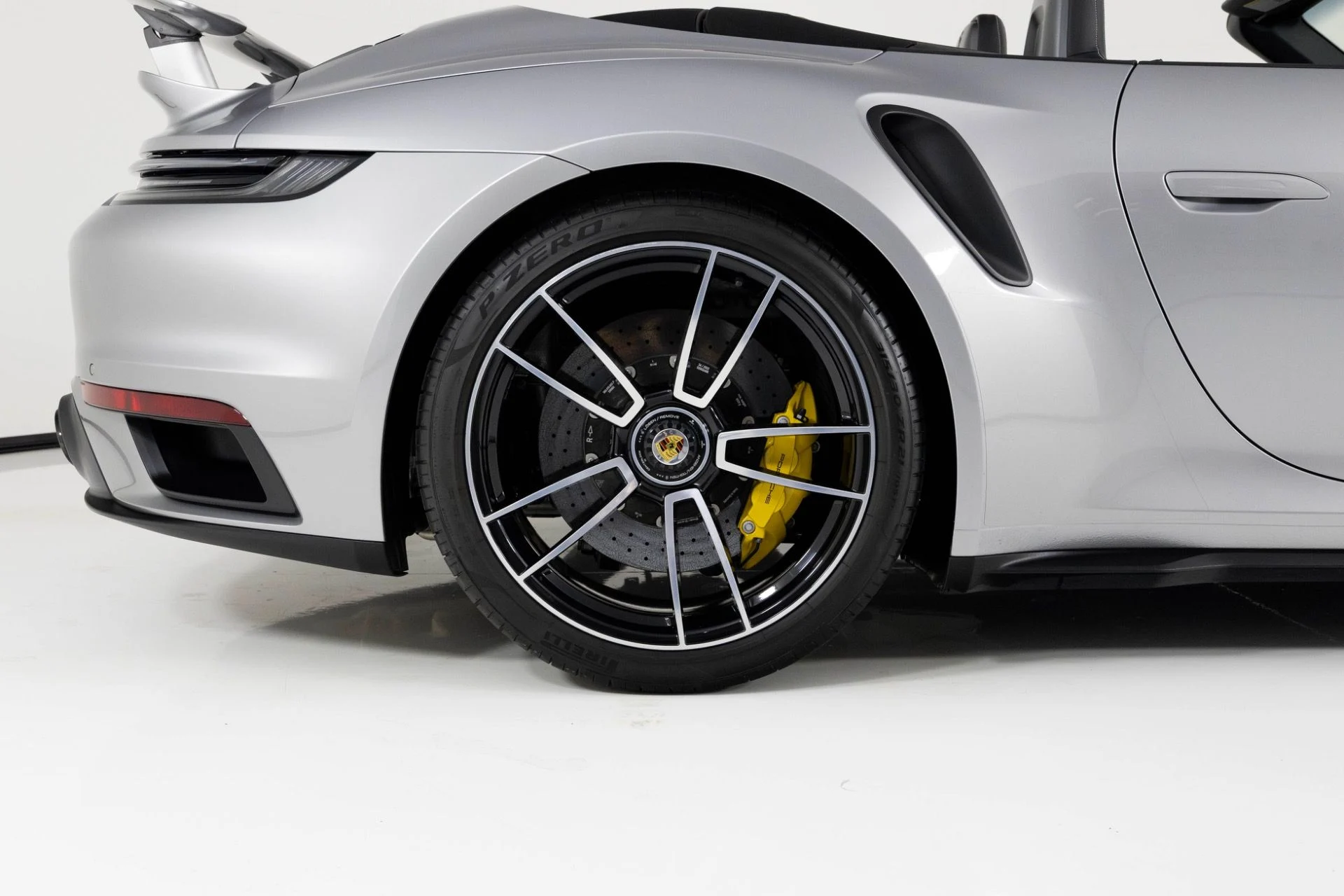 mph012_1164189484_Used_2022_Porsche_911_Turbo_S_1764184611_baf35afbb2