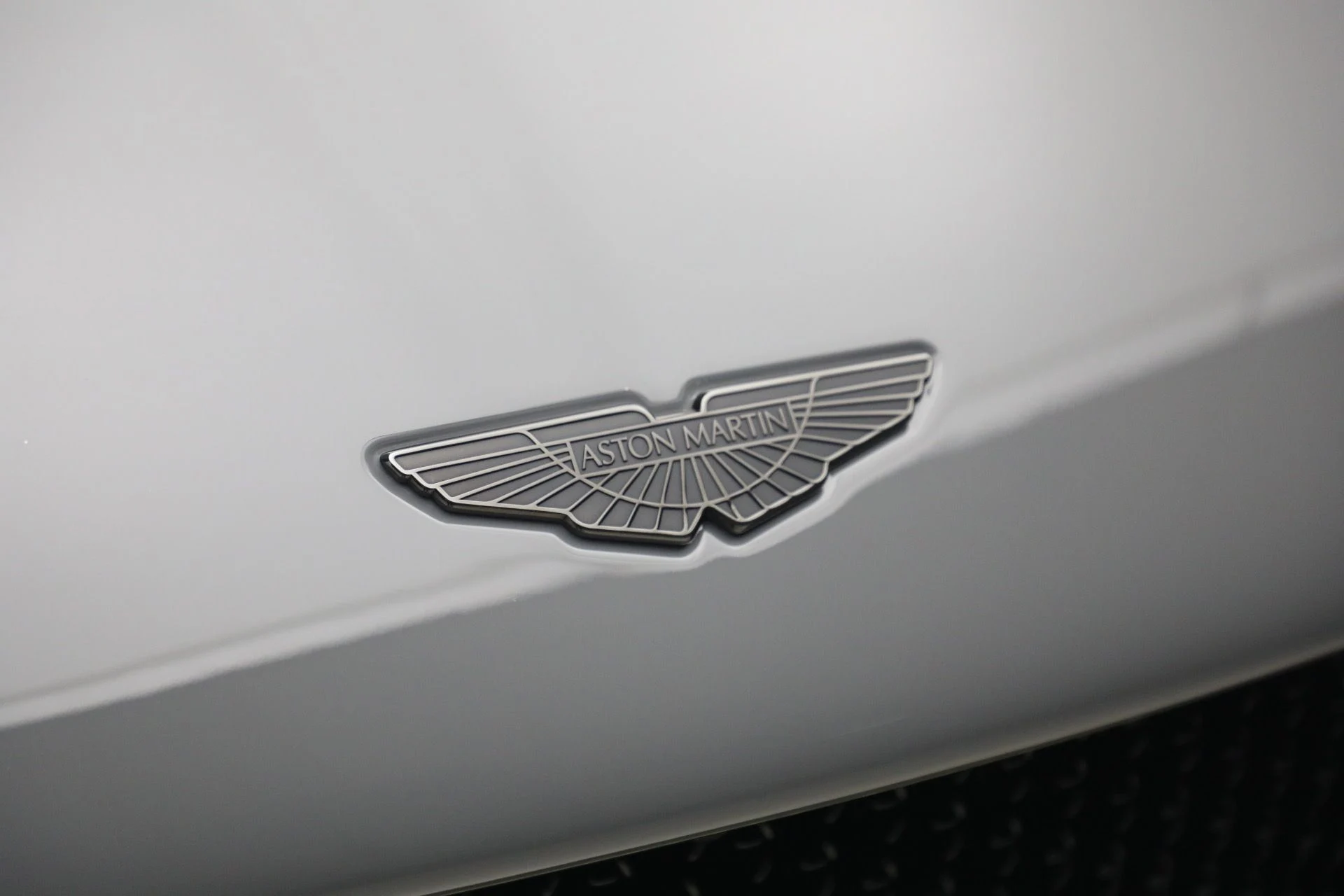 mph012_1167003473_Used_2023_Aston_Martin_DBS_770_Ultimate_1786363399_7b0be71096
