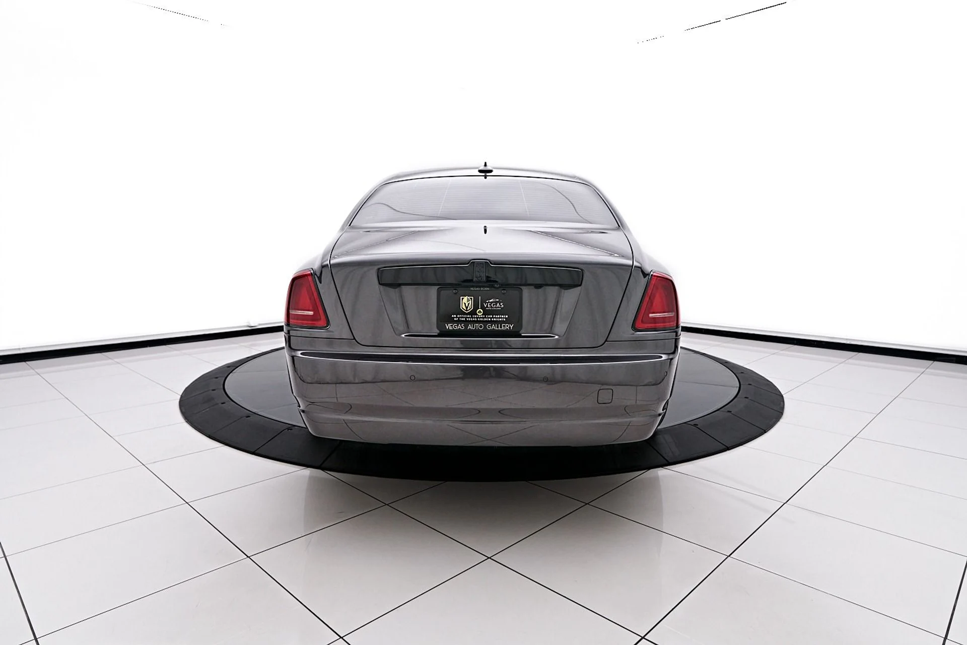 mph012_1175211418_Used_2017_Rolls_Royce_Ghost_Base_1743559500_e29d904ab6
