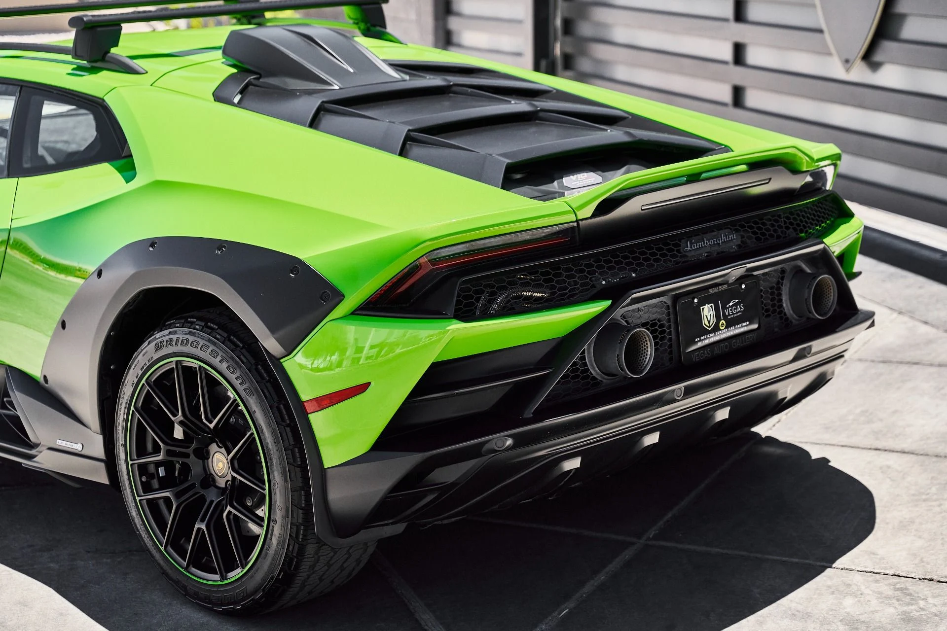 mph012_1178091653_Used_2023_Lamborghini_Huracan_Sterrato_Base_1779238831_8262eb7432