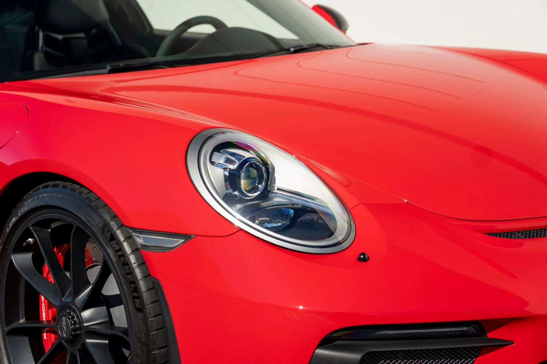 mph012_118482843_Used_2018_Porsche_911_GT_3_1755032810_26114847f9