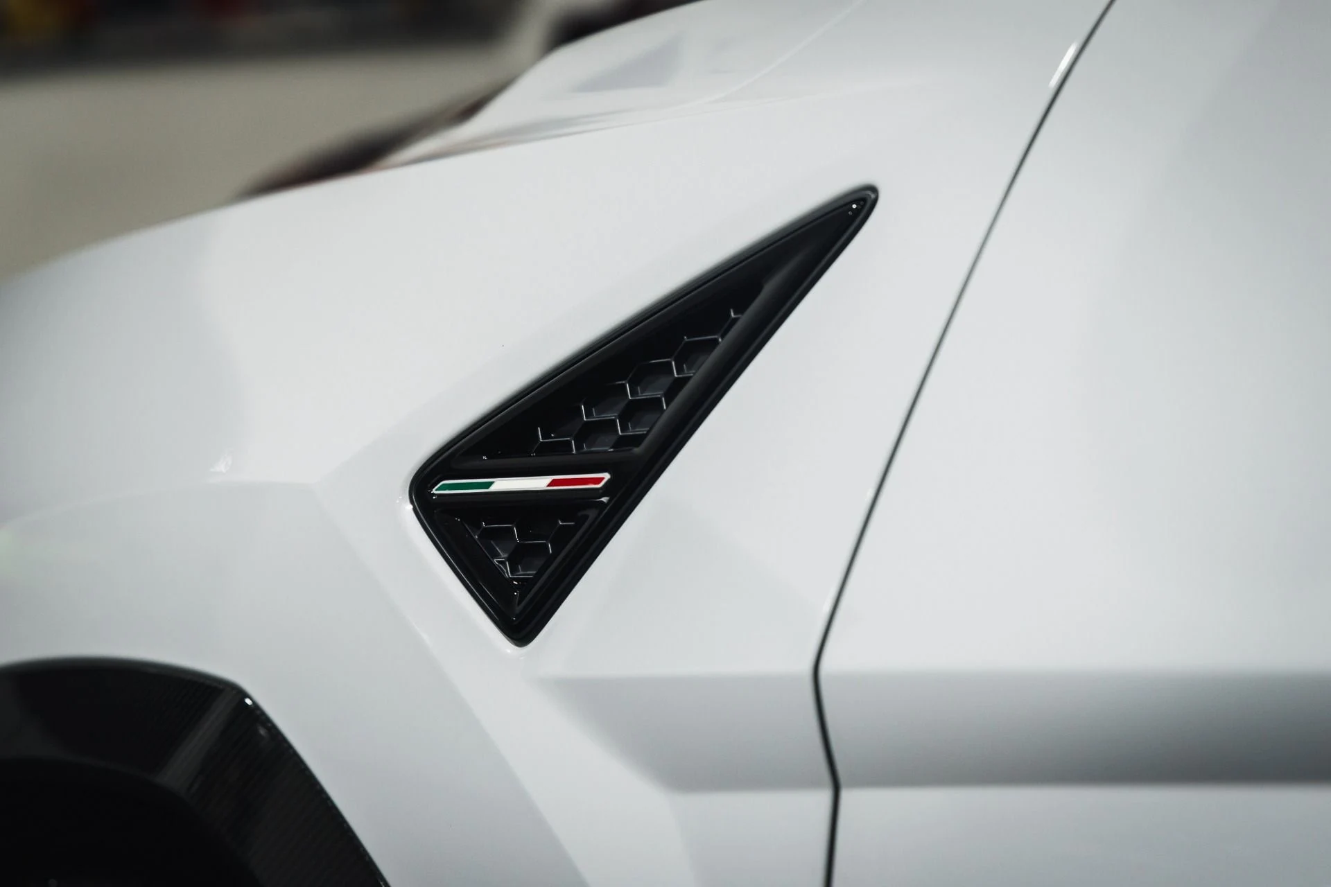 mph012_1185429075_Used_2023_Lamborghini_Urus_Performante_1775866917_9fa614a569