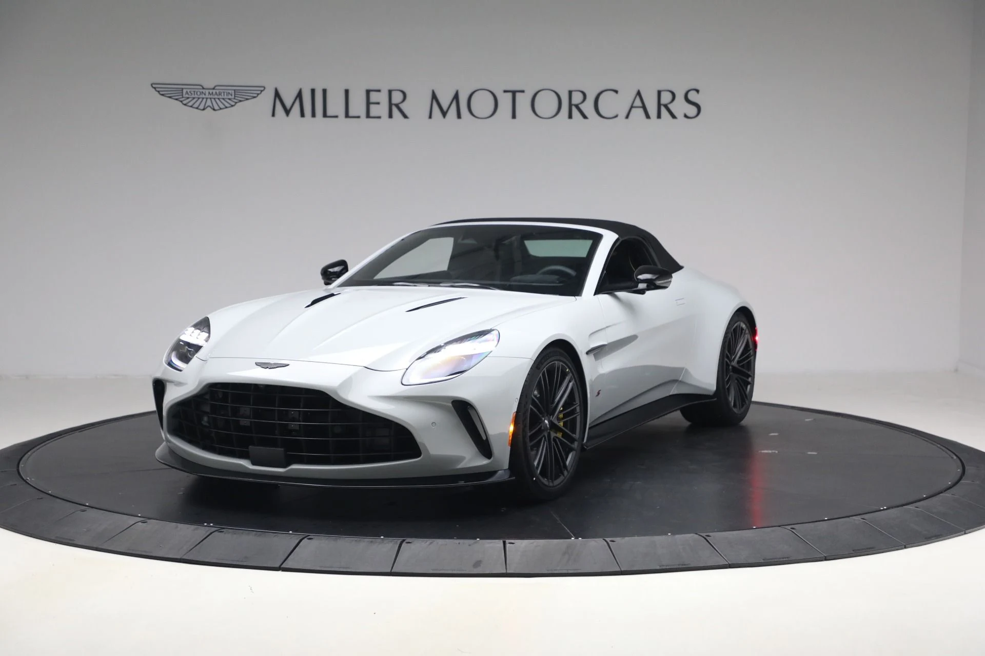 mph012_1185942114_New_2026_Aston_Martin_Vantage_S_Roadster_1776800186_24358e0dec