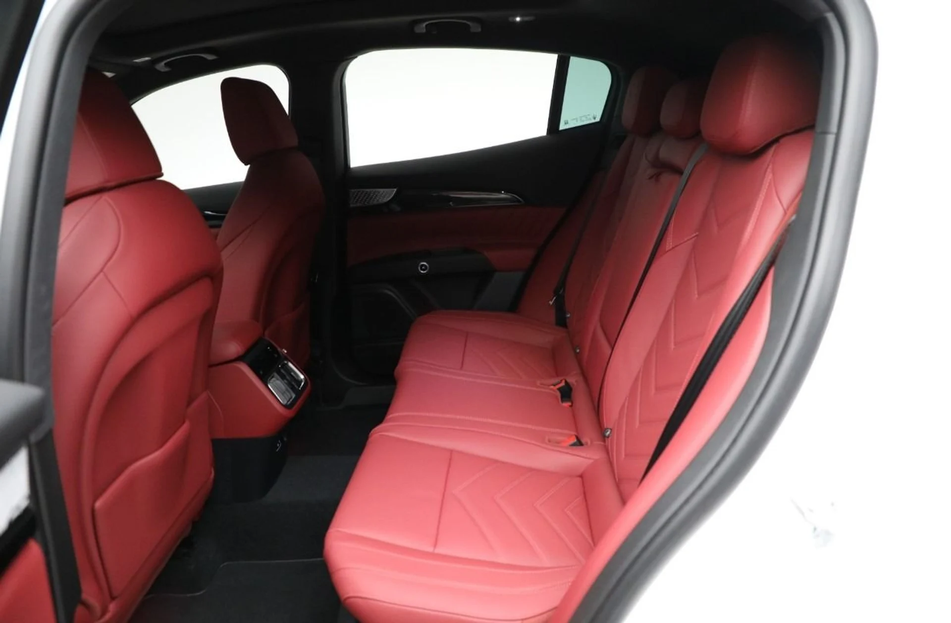 mph012_1186429694_New_2025_Maserati_Grecale_Modena_7ae832dd22