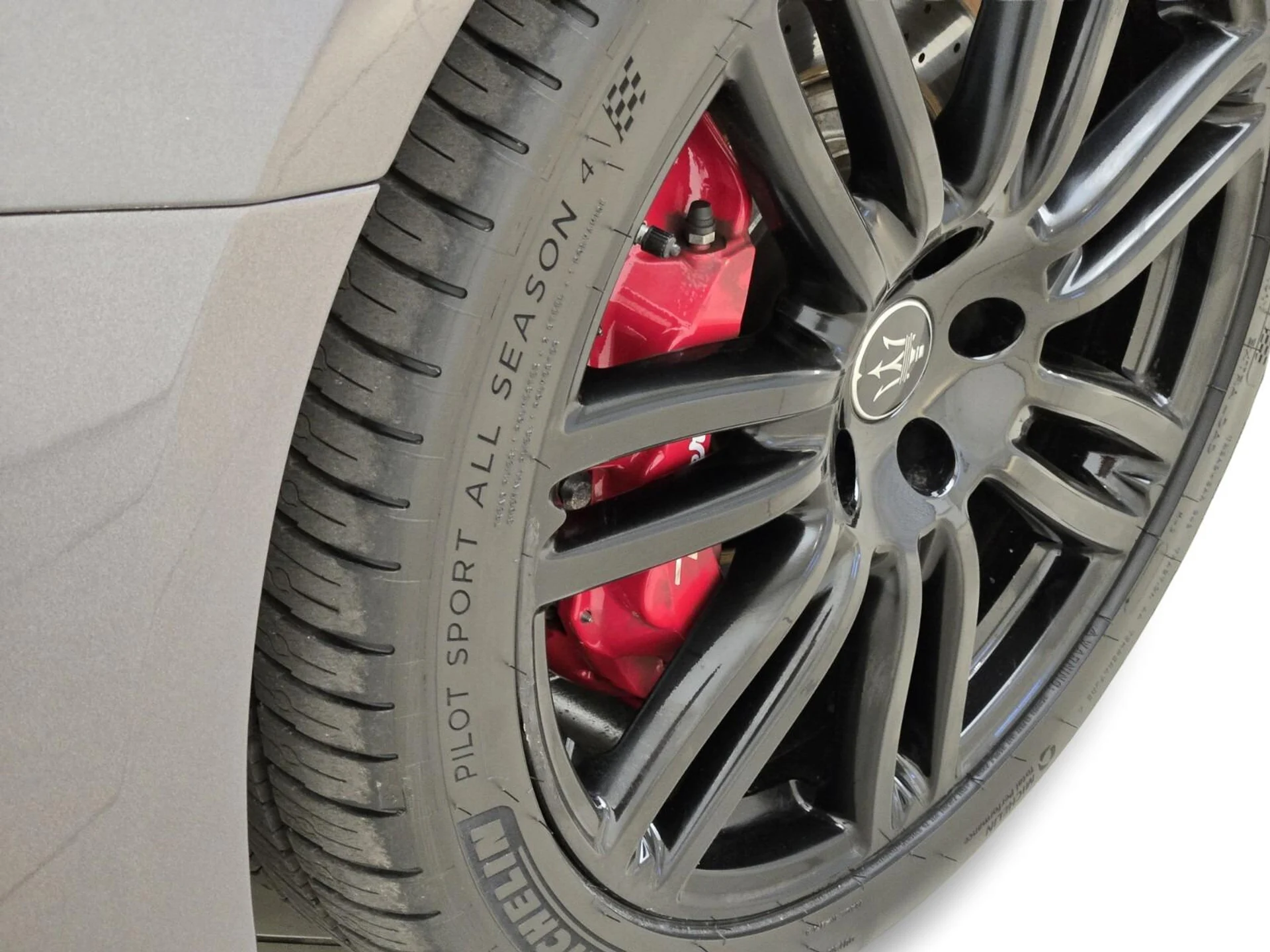 mph012_119140999_Used_2022_Maserati_Ghibli_Modena_1763108981_17666d8848