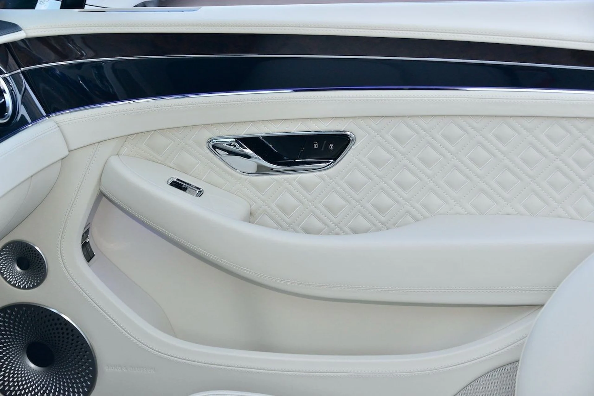 mph012_1192138723_c9f5e3597a27a33501636cc3fc0967b4x_612bead85e