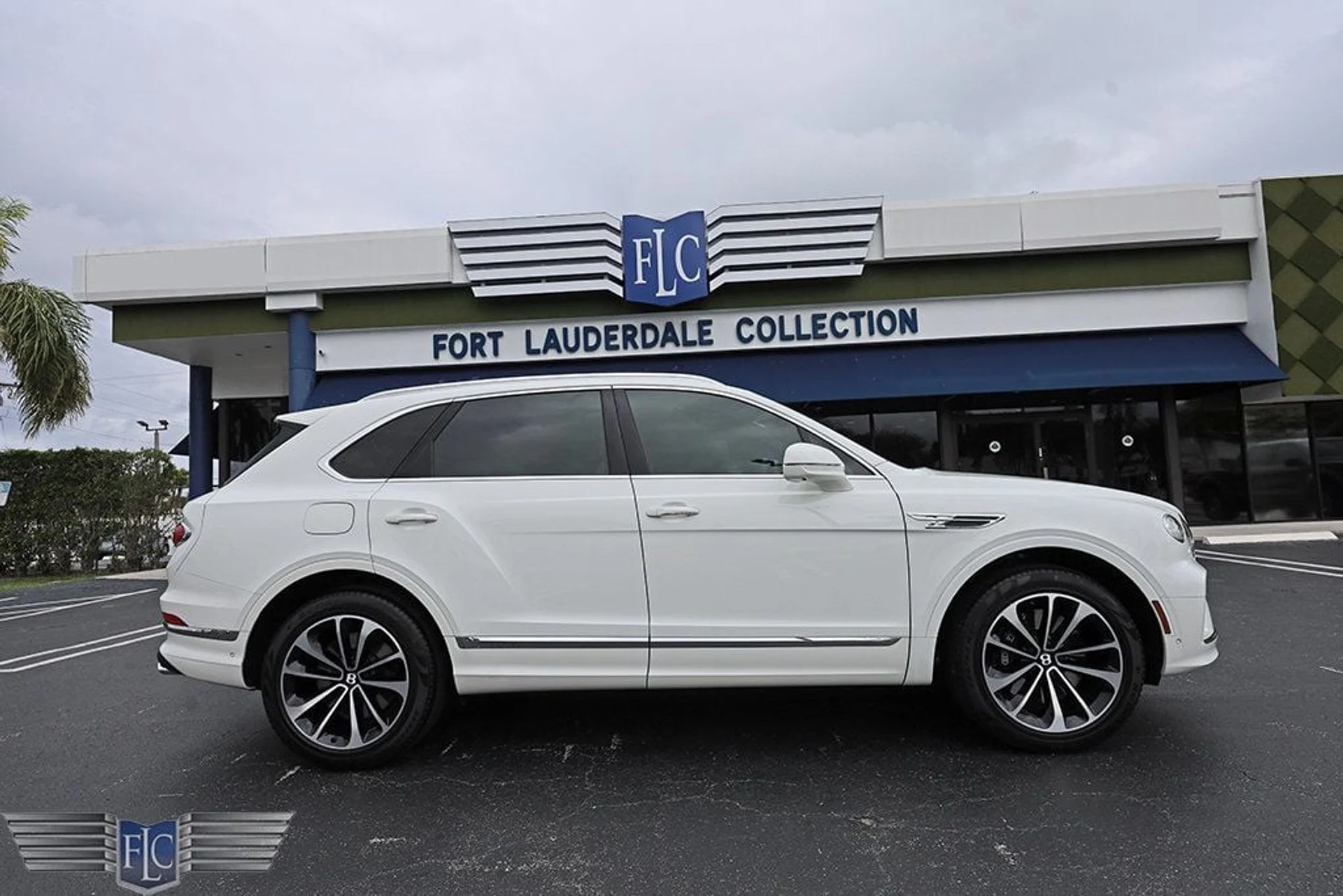 mph012_1206763213_used_2024_bentley_bentayga_6305_22998003_13_1024_6358b6f252