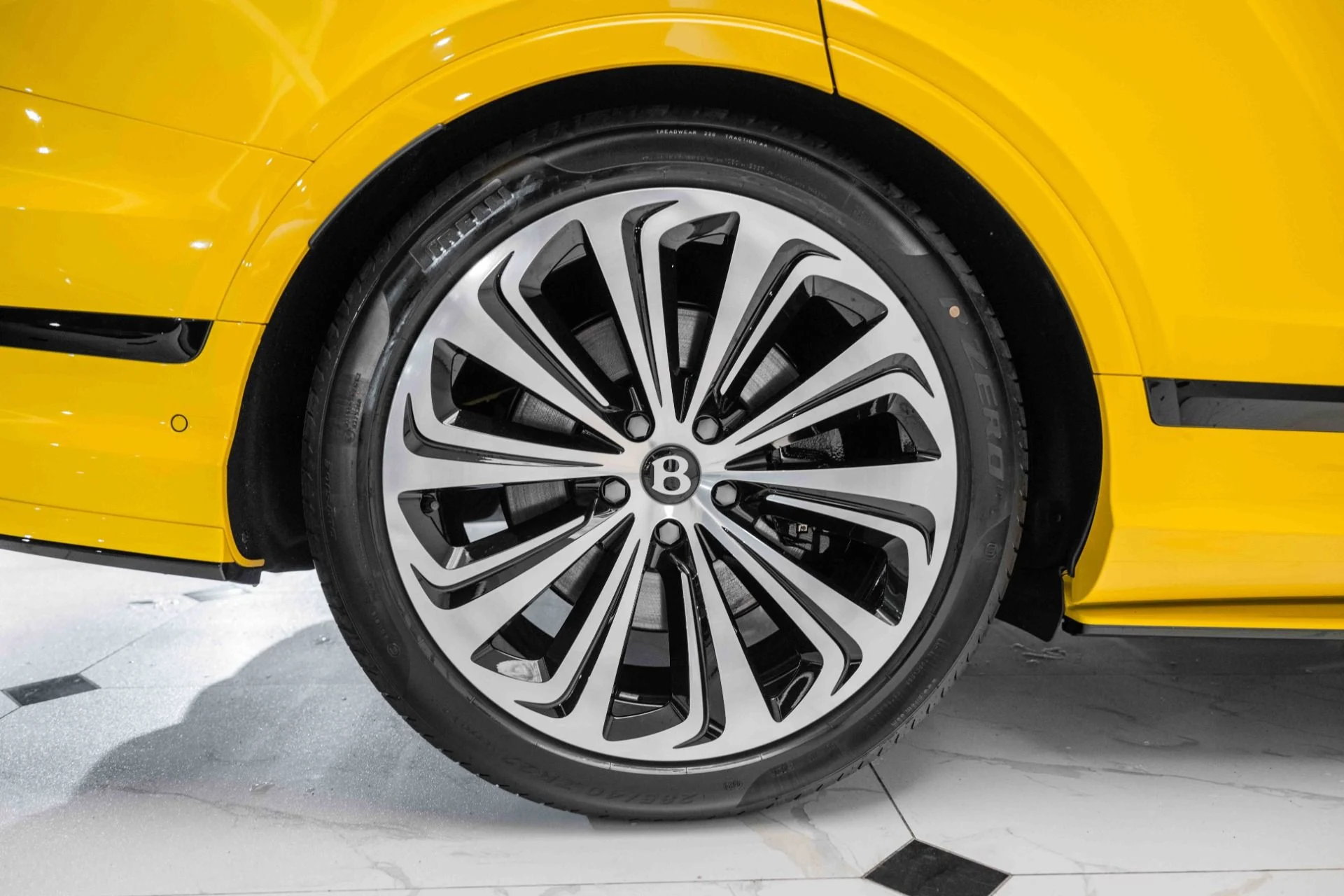 mph012_120989726_Used_2024_Bentley_Bentayga_Azure_V8_1721581484_010d847435