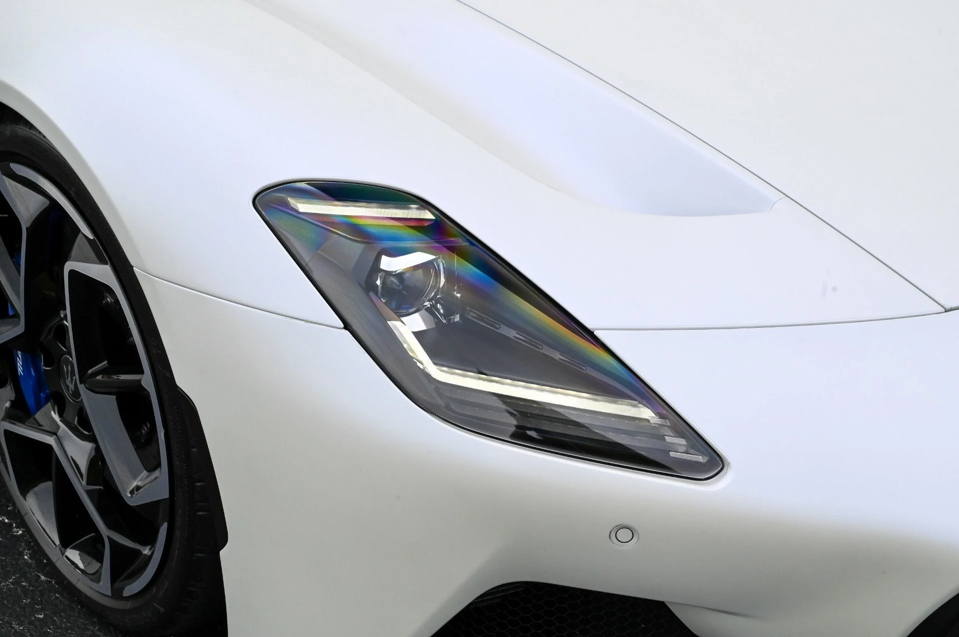 mph012_121015956_Used_2022_Maserati_MC_20_1715696601_b3469fb4b7