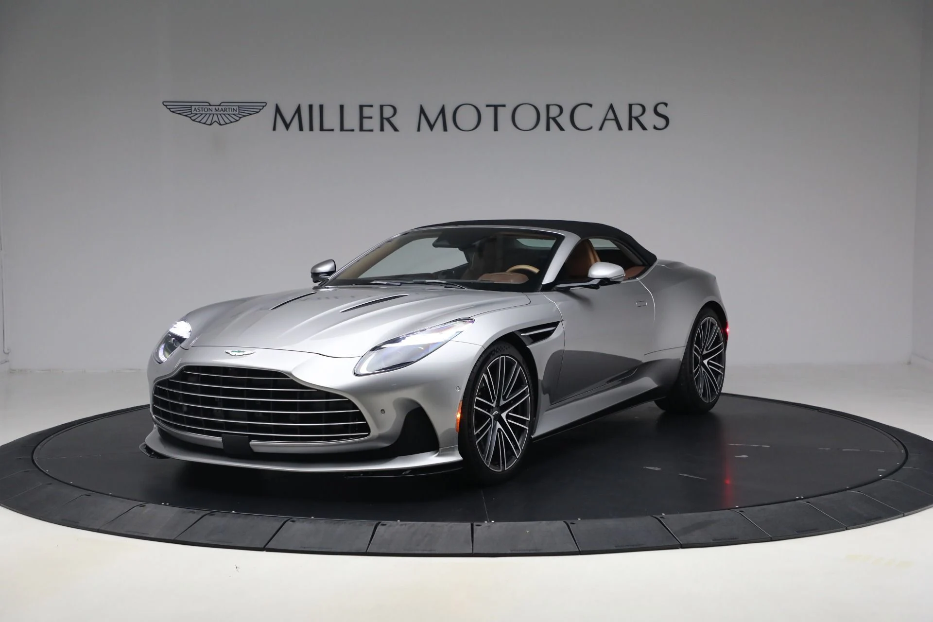 mph012_1211801548_Used_2024_Aston_Martin_DB_12_Volante_1792860584_7c18e87849