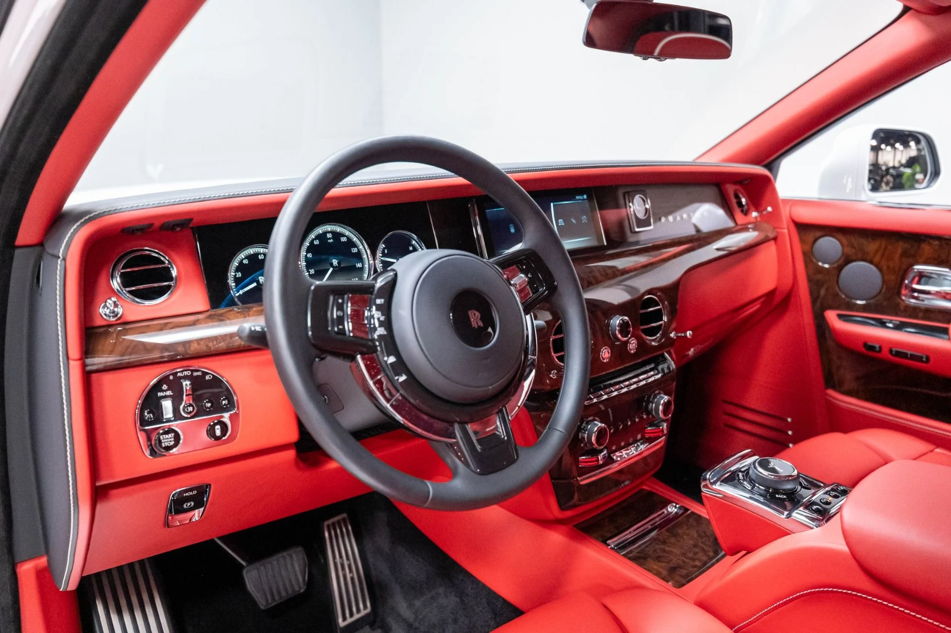 mph012_12135379_Used_2019_Rolls_Royce_Phantom_1787168421_e150fa195f