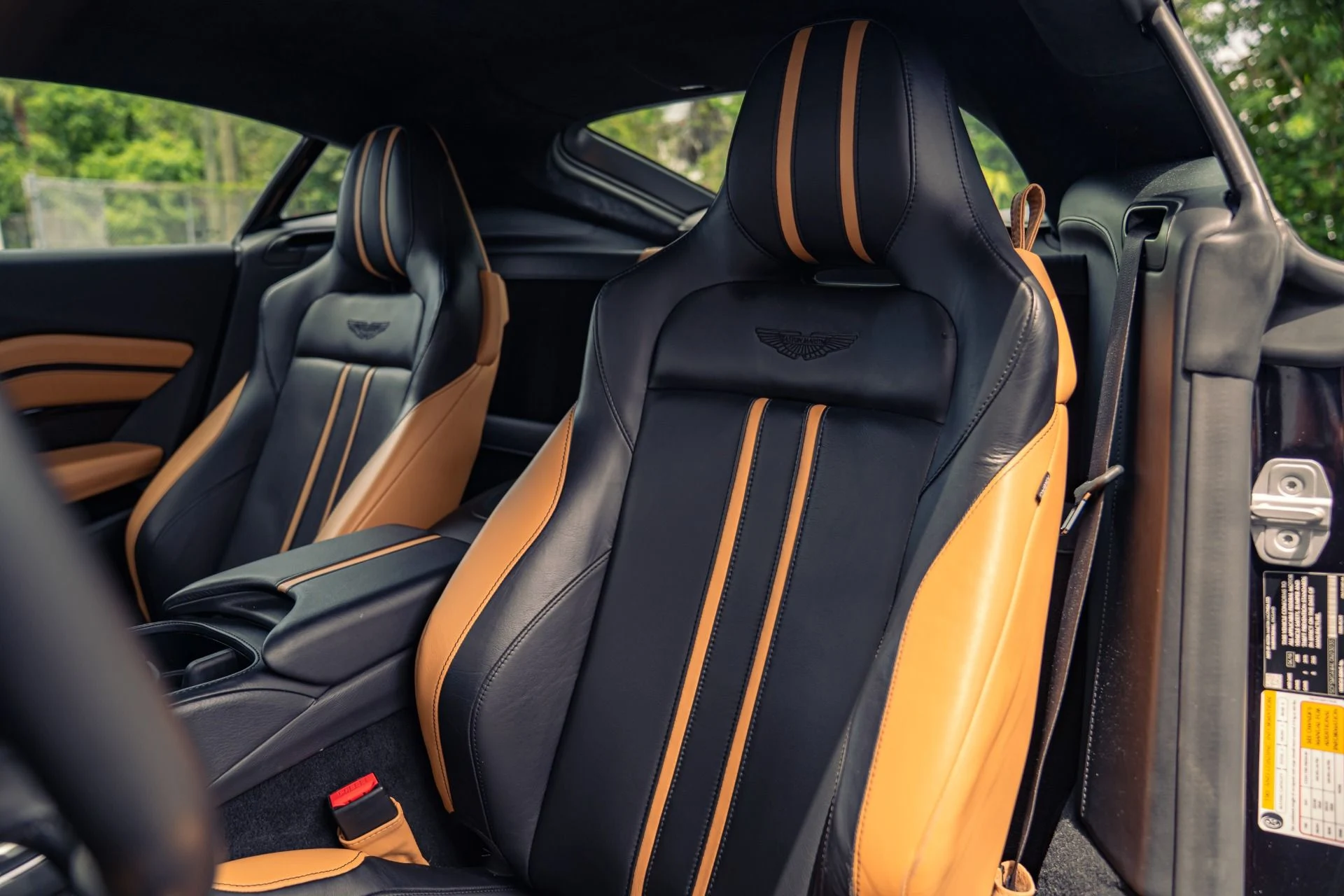mph012_1219148111_Used_2020_Aston_Martin_Vantage_1786737751_f83ad7e57f