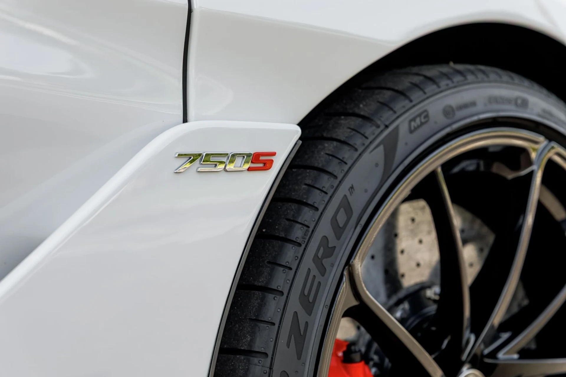 mph012_1219435632_450_p13_l_39e56f381d