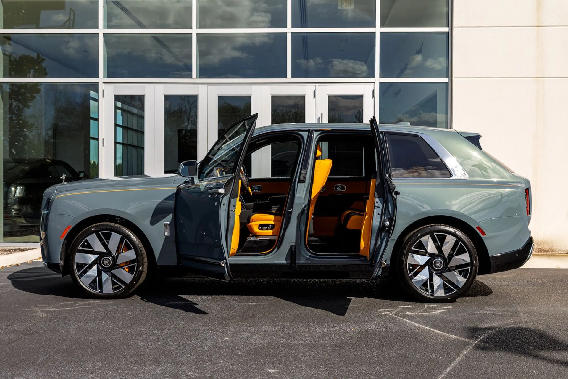 mph012_1236262919_926228c63fbcdf5dd64408edada1b5c7x_5c82c82a51